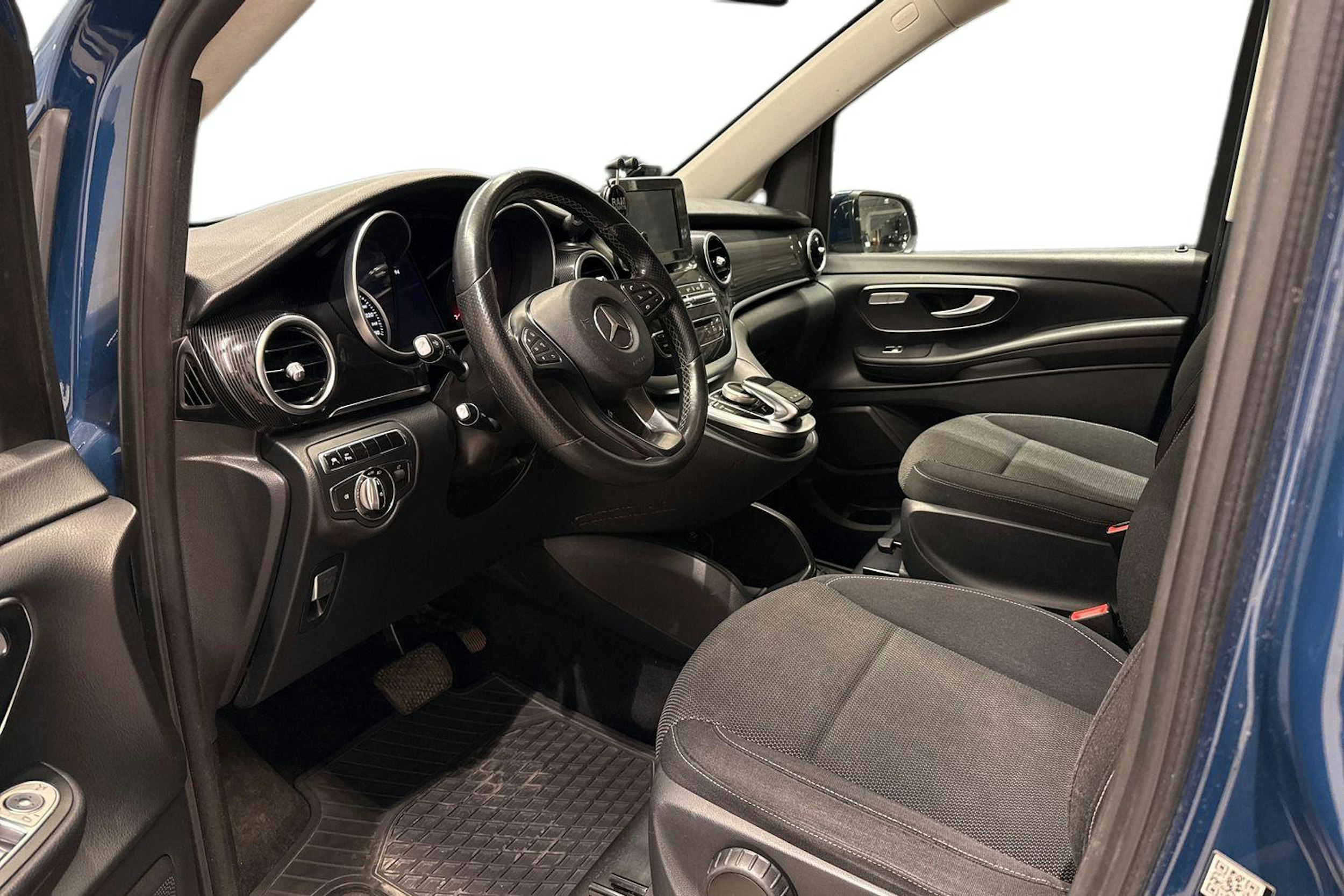 sininen Mercedes-Benz V 2015 kuva 8.