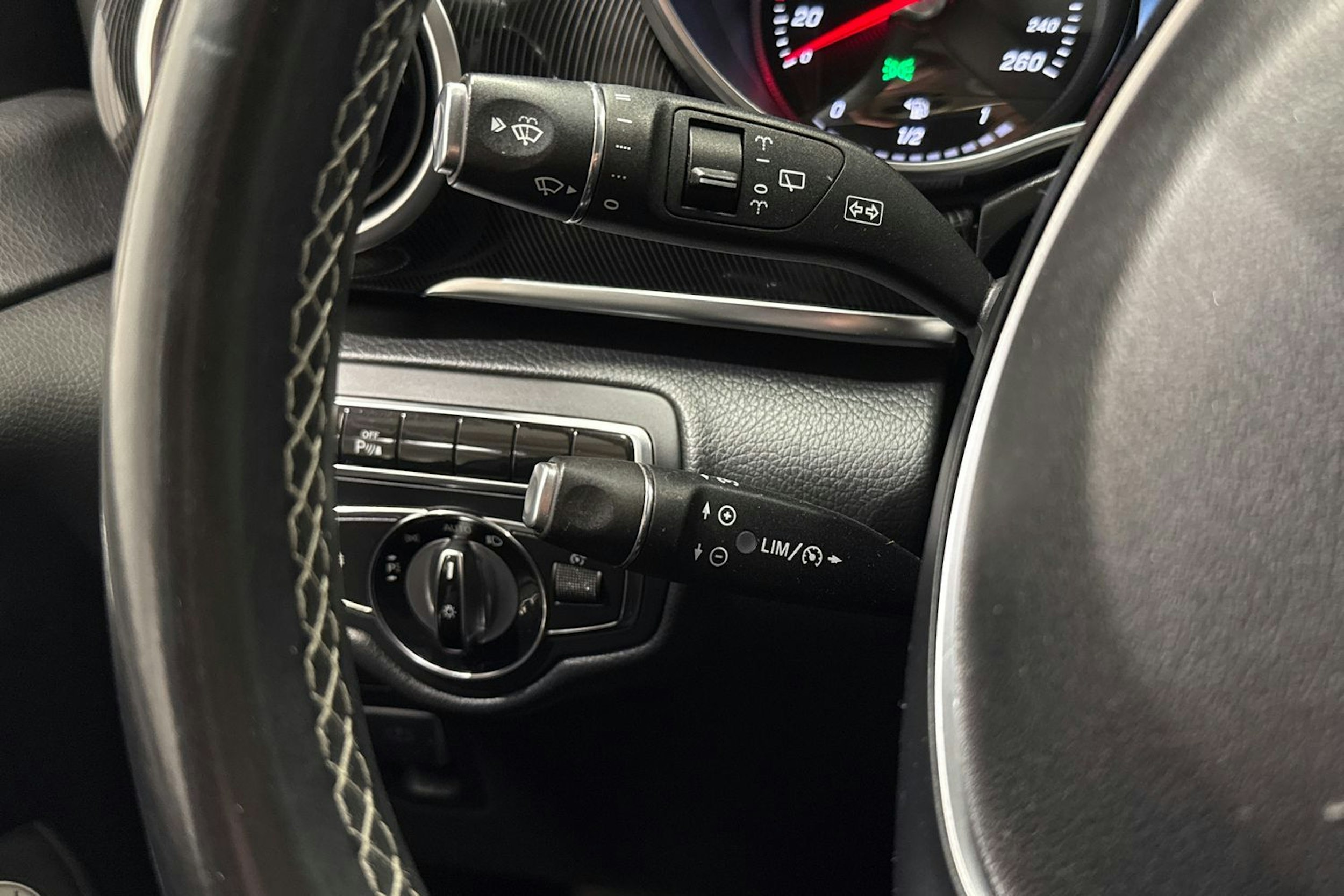 sininen Mercedes-Benz V 2015 kuva 21.