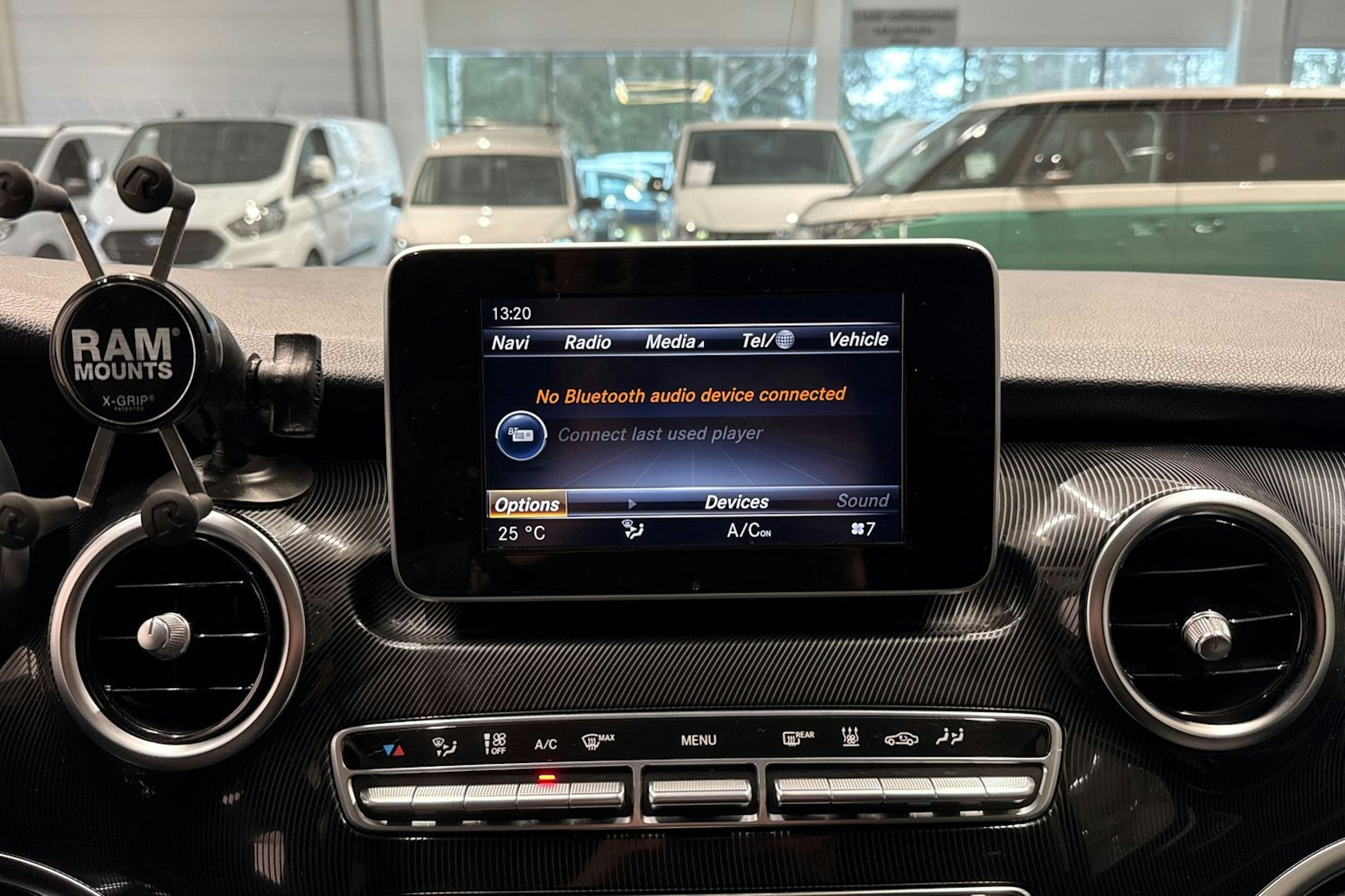 sininen Mercedes-Benz V 2015 kuva 24.