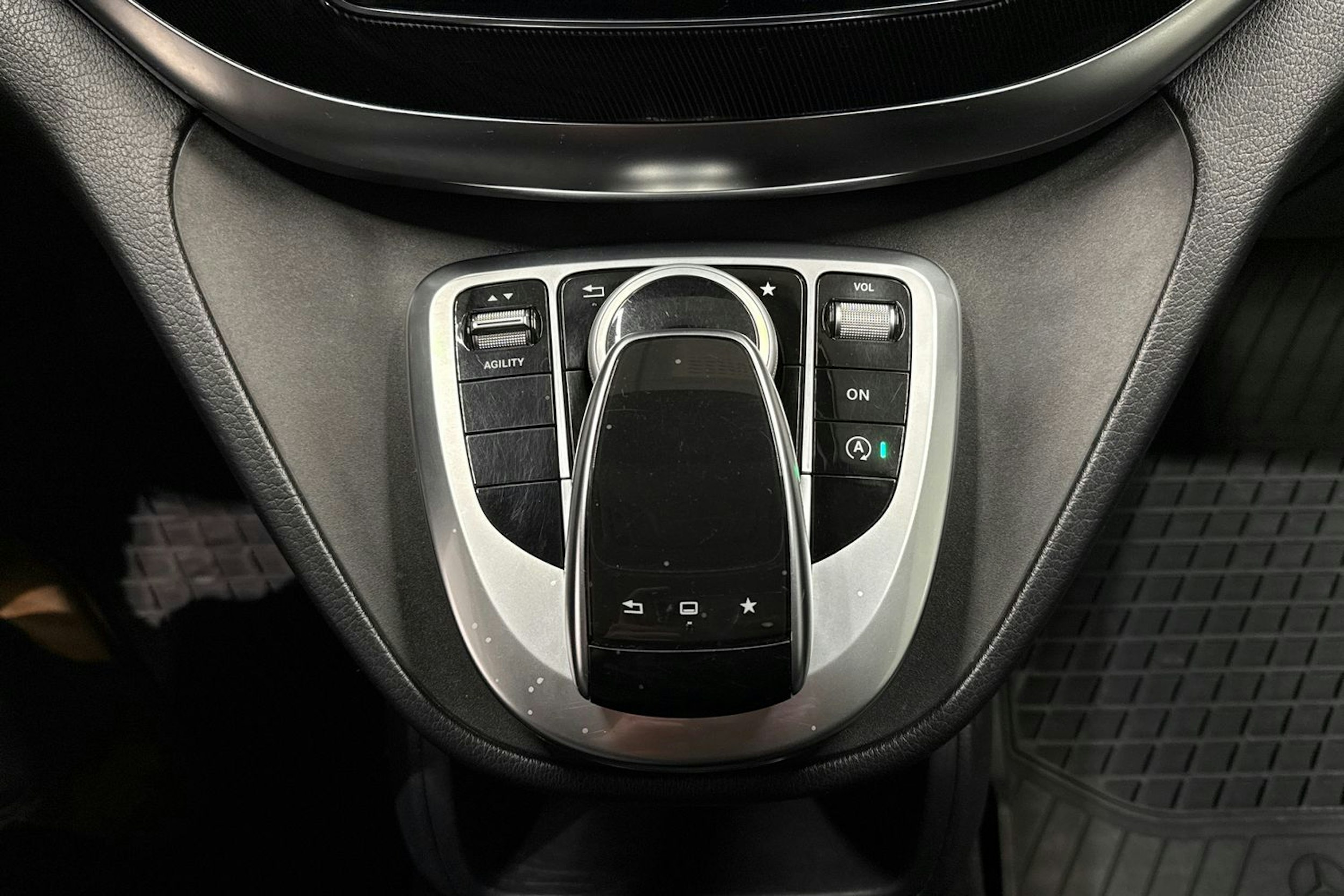 sininen Mercedes-Benz V 2015 kuva 26.