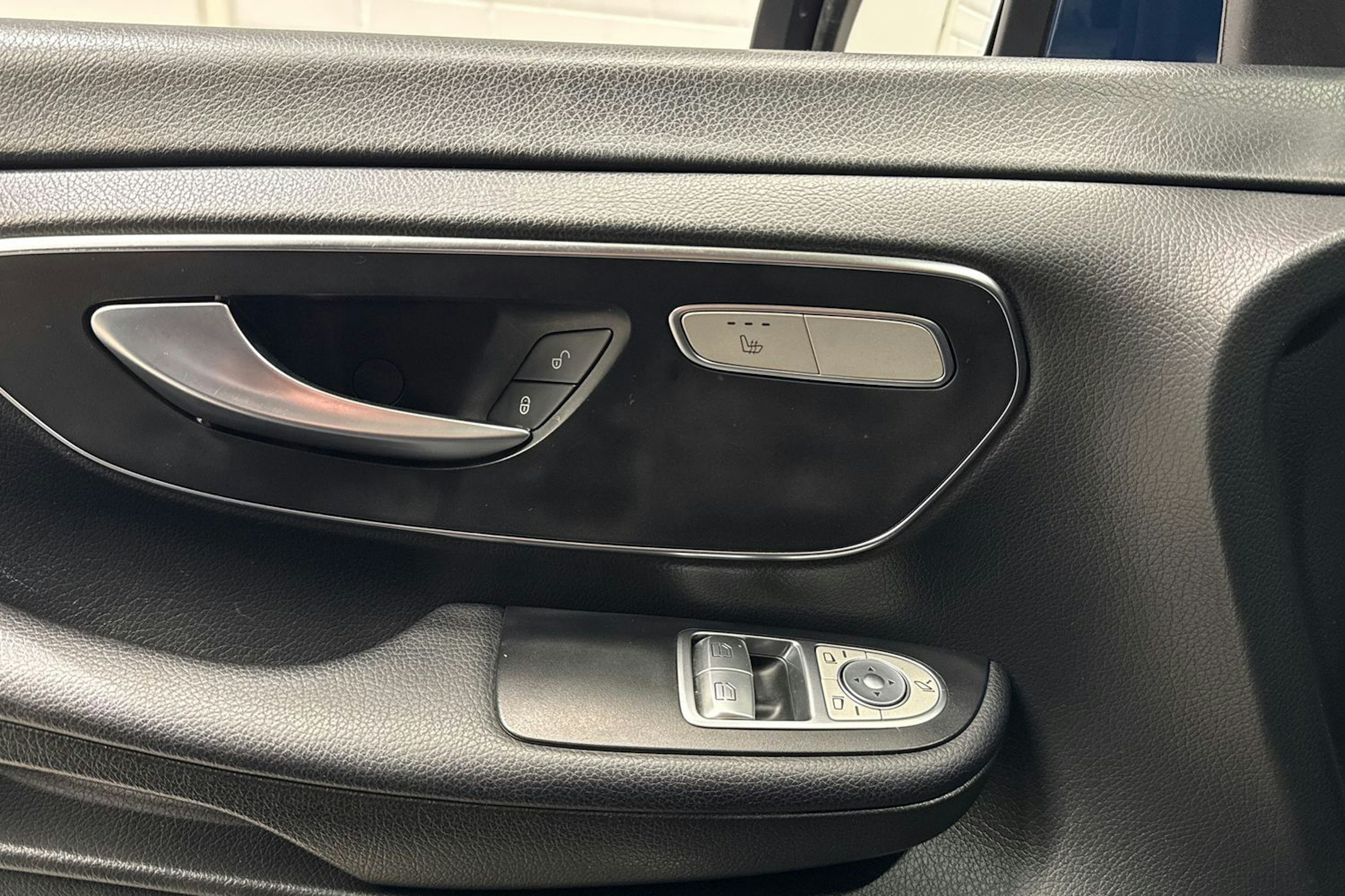 sininen Mercedes-Benz V 2015 kuva 27.