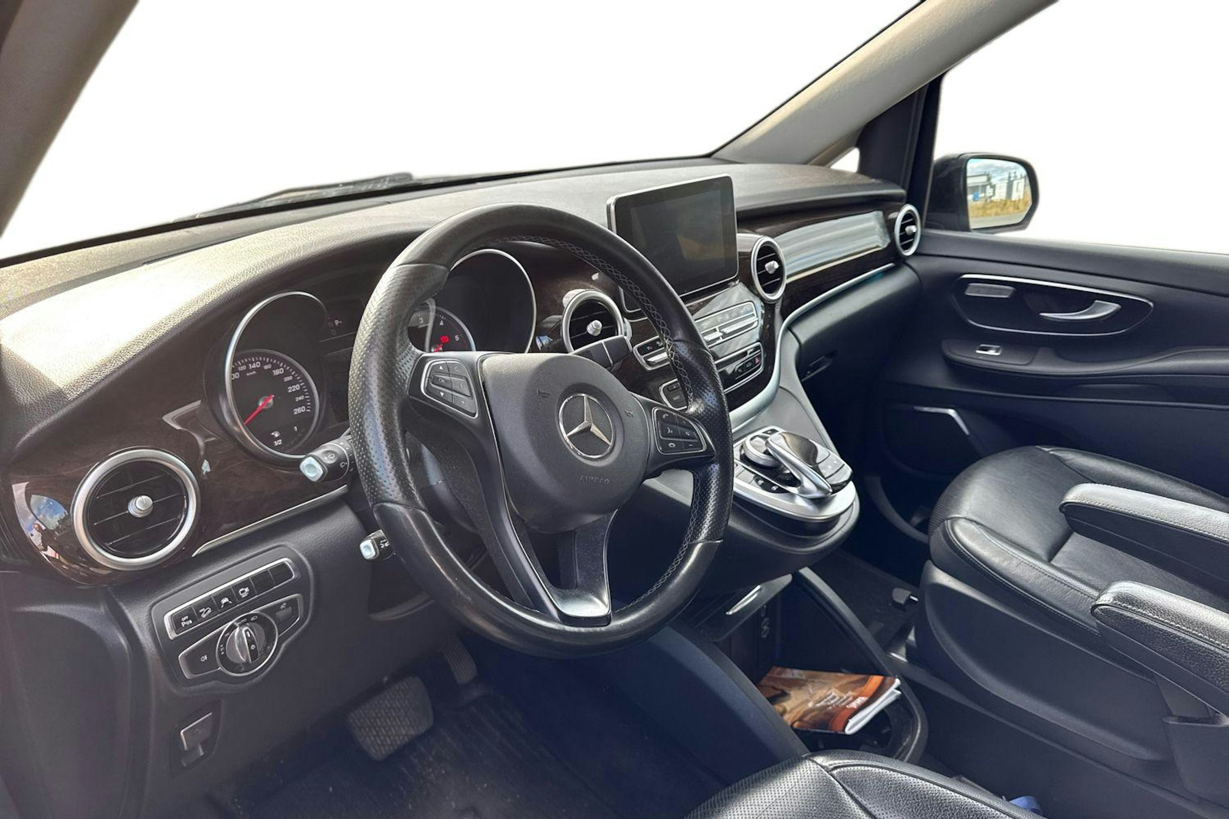 musta Mercedes-Benz V 2015 kuva 3.