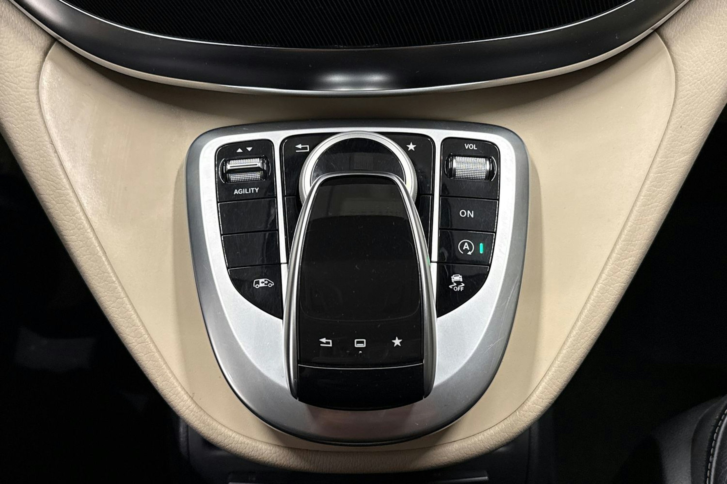 valkoinen Mercedes-Benz V 2016 kuva 23.