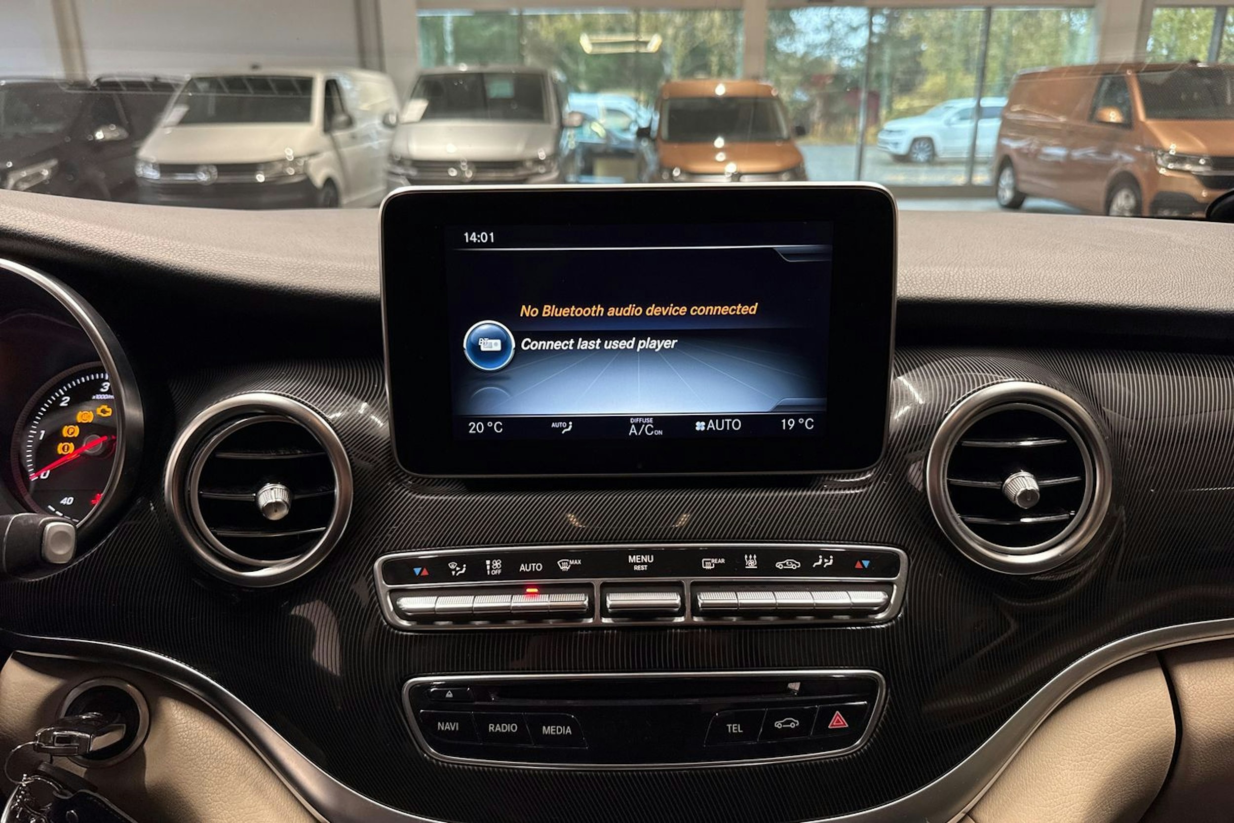 valkoinen Mercedes-Benz V 2016 kuva 29.