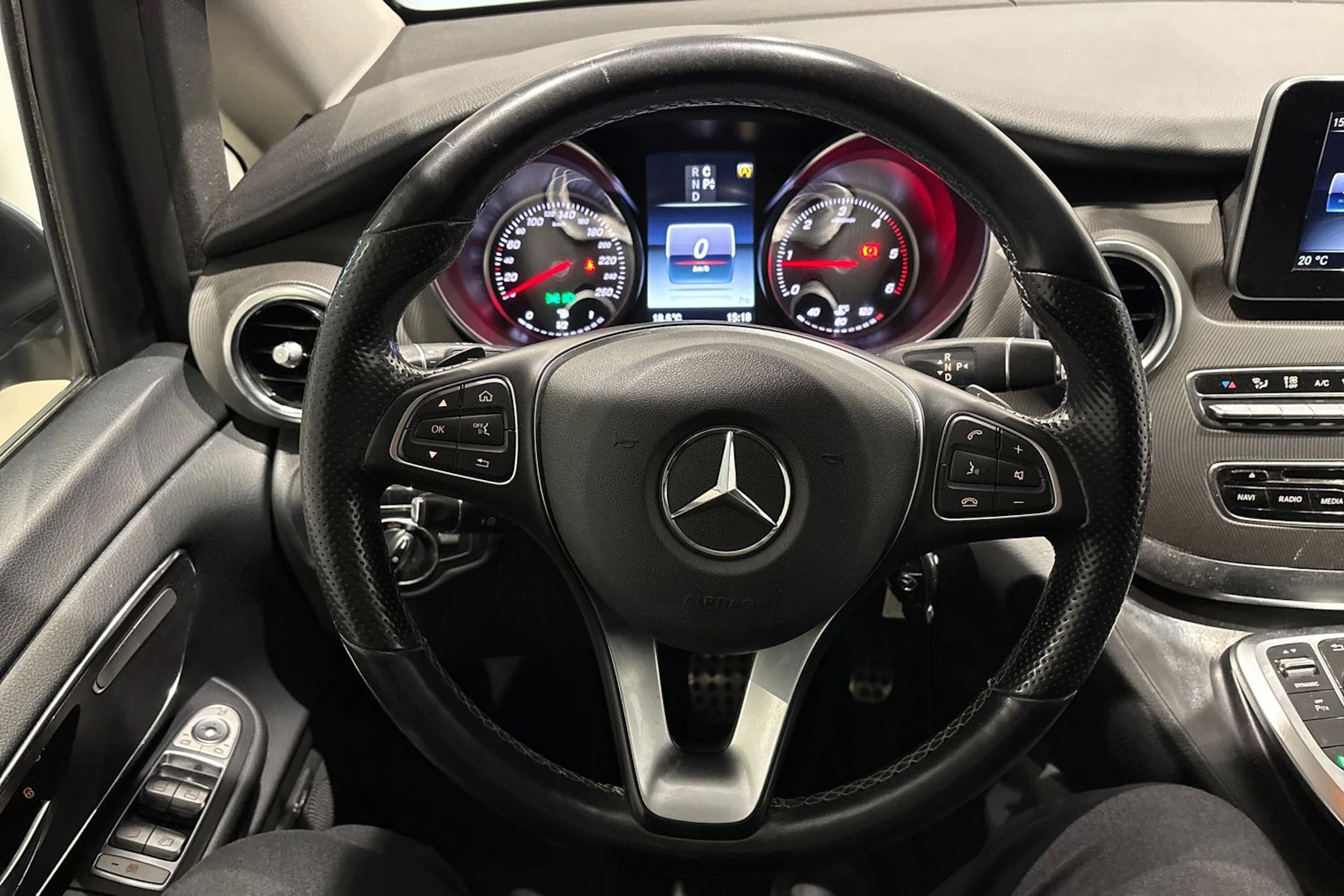 harmaa Mercedes-Benz V 2016 kuva 20.
