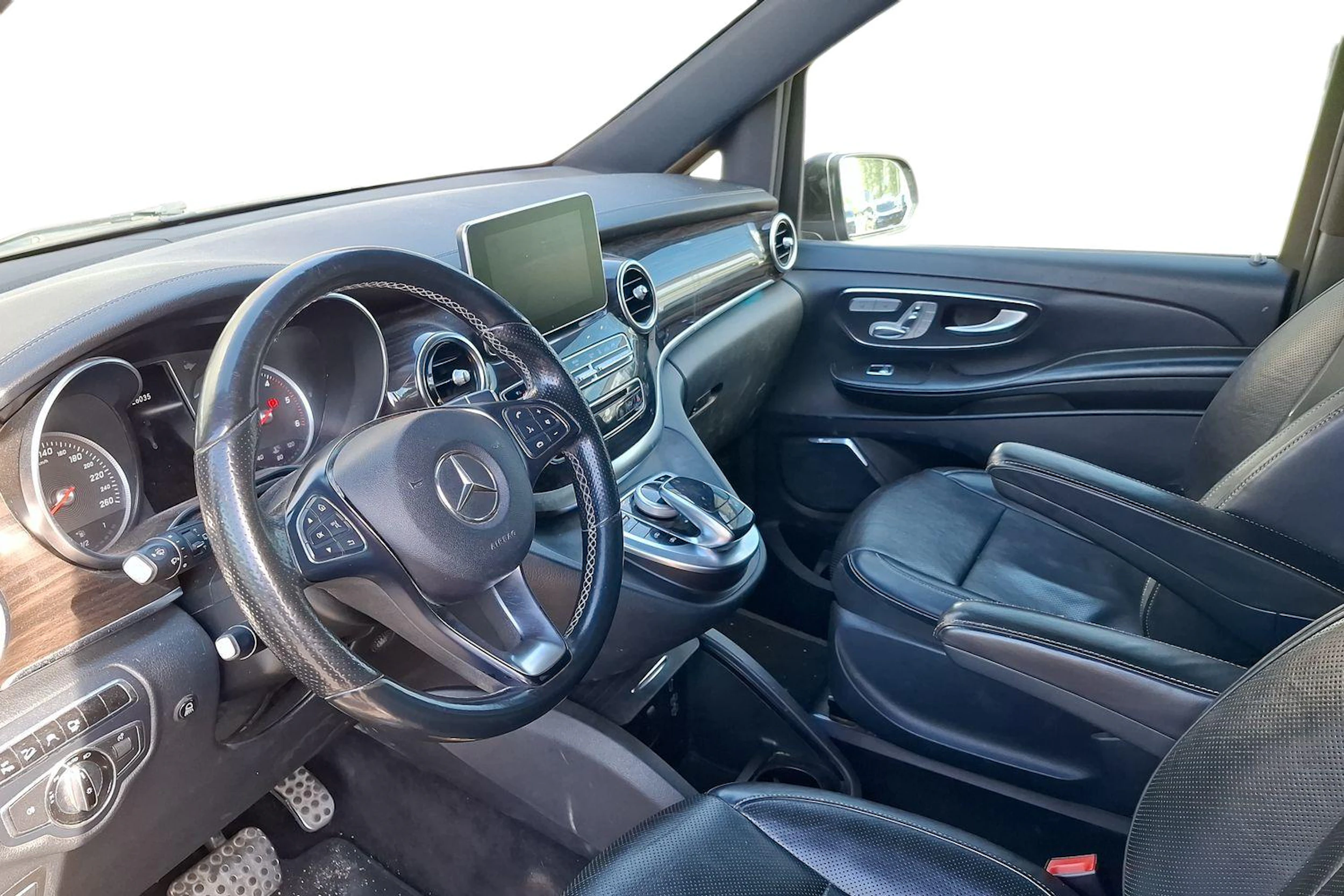 musta Mercedes-Benz V 2016 kuva 3.
