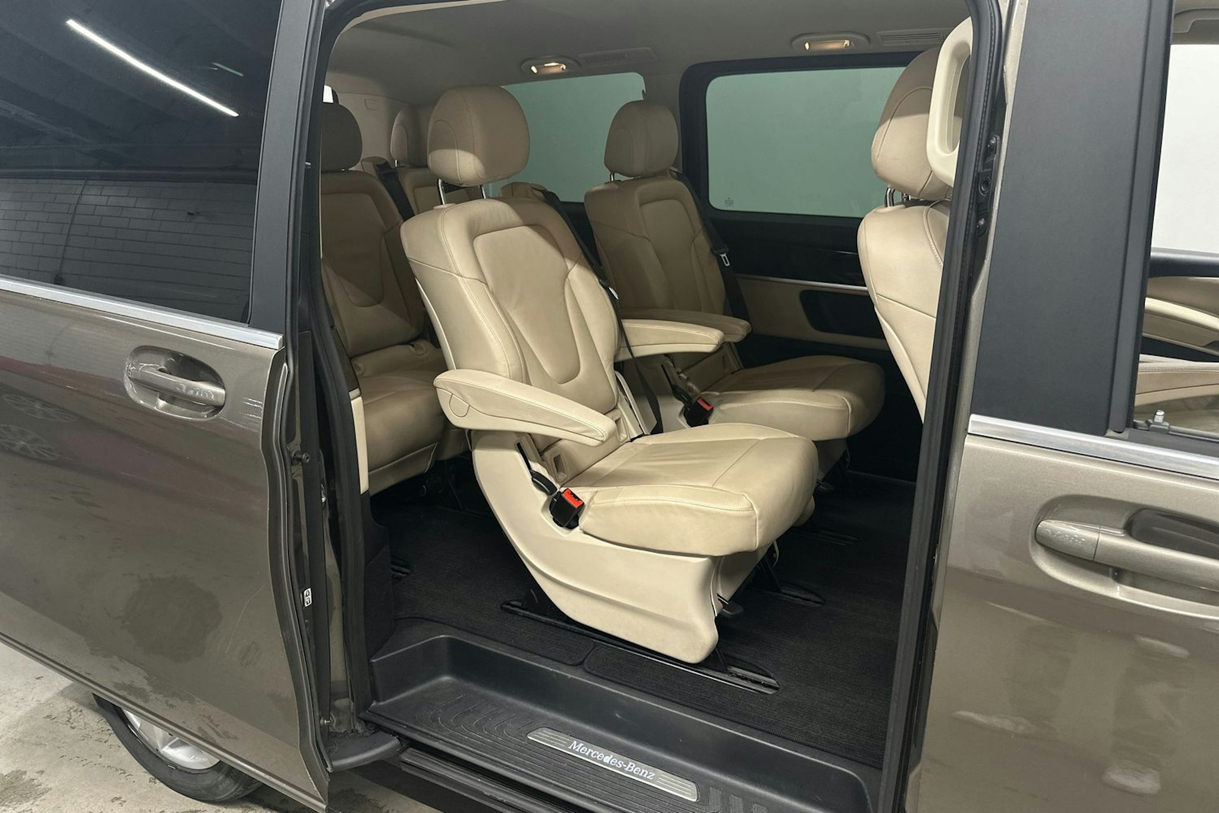 met. harmaa Mercedes-Benz V 2016 kuva 12.