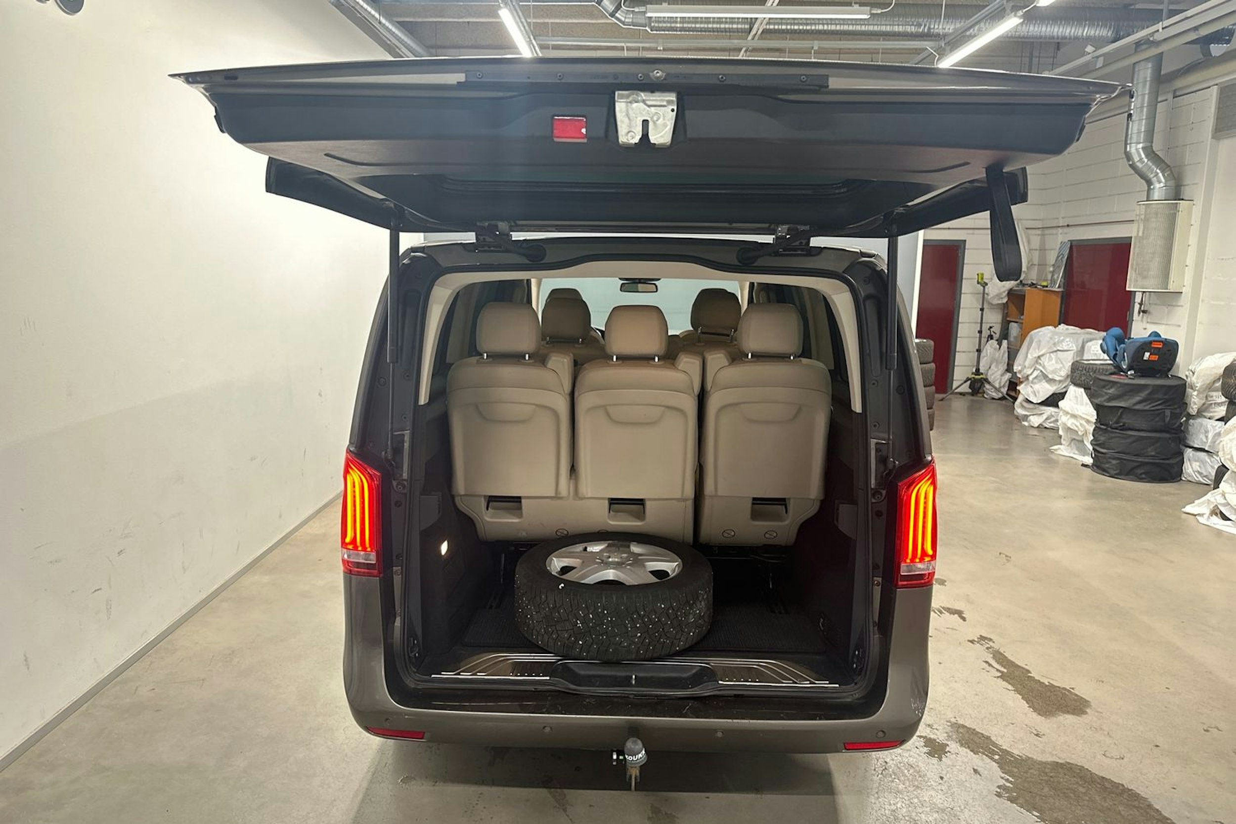 met. harmaa Mercedes-Benz V 2016 kuva 17.