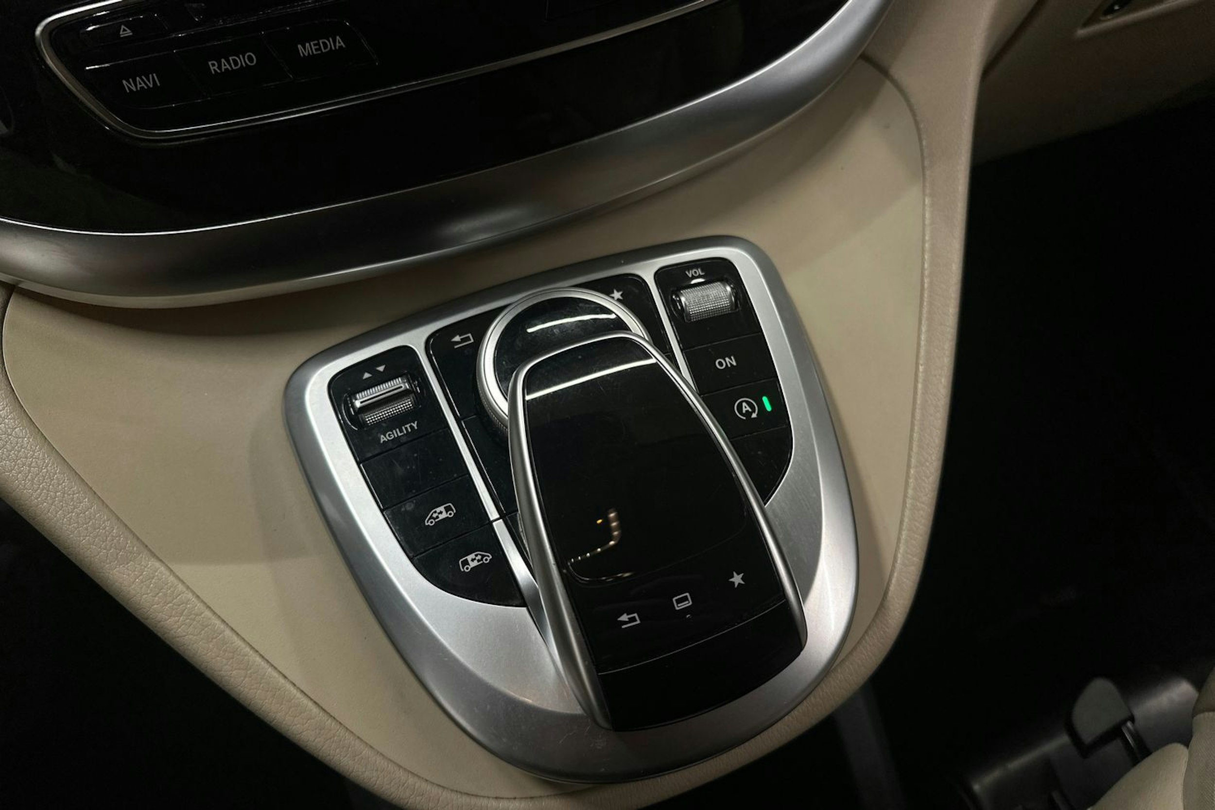 met. harmaa Mercedes-Benz V 2016 kuva 22.