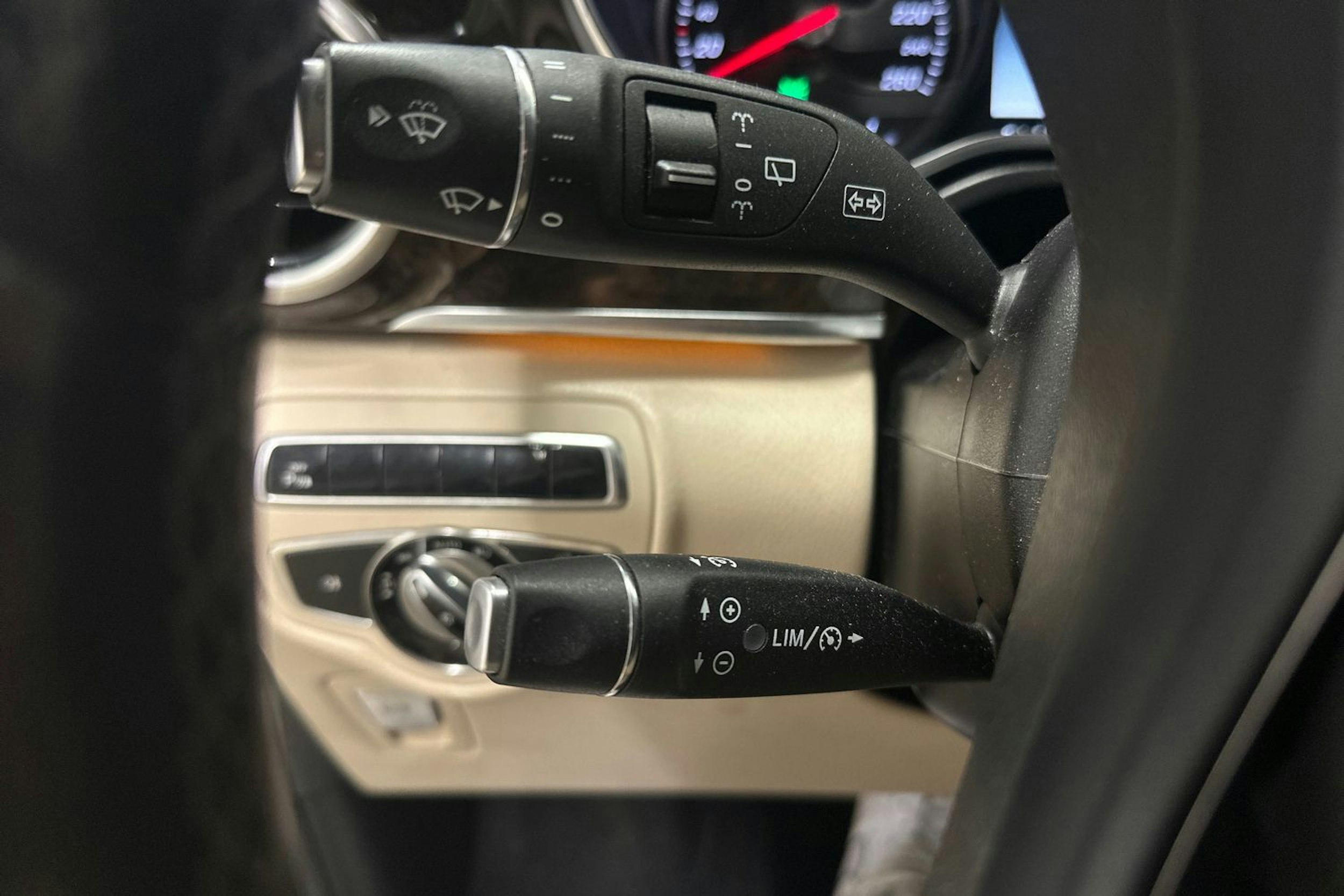 met. harmaa Mercedes-Benz V 2016 kuva 23.
