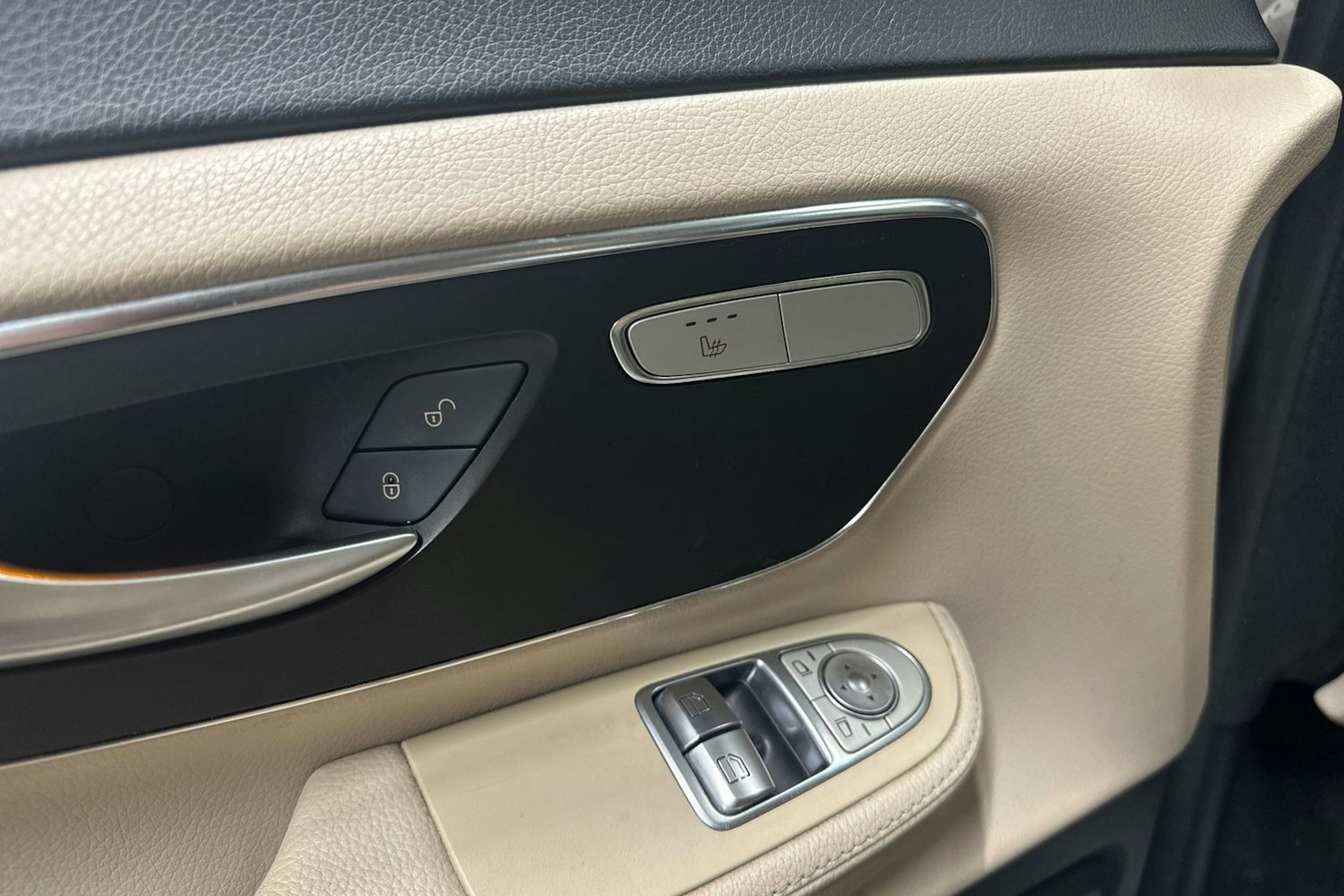 met. harmaa Mercedes-Benz V 2016 kuva 24.