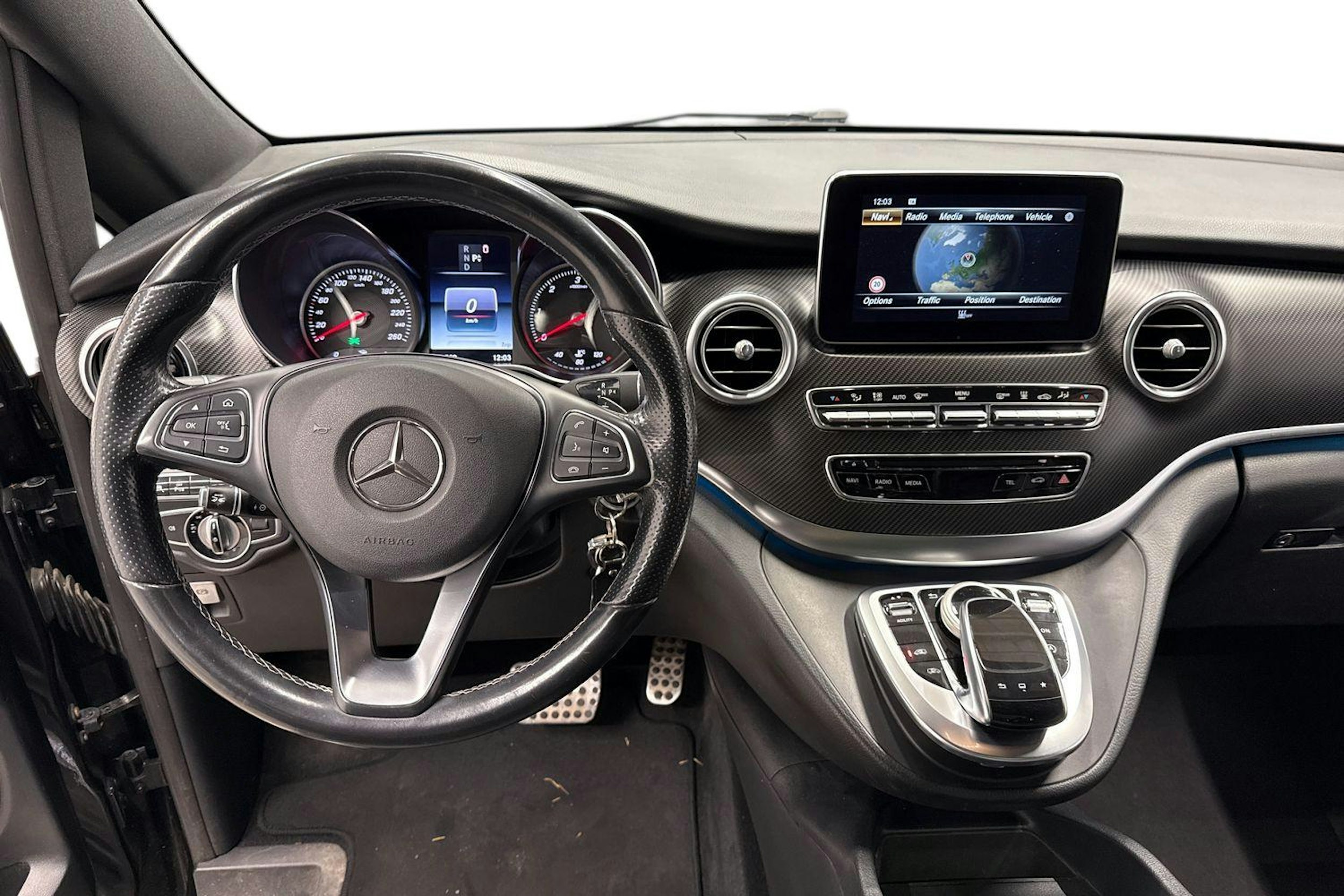 musta Mercedes-Benz V 2016 kuva 9.