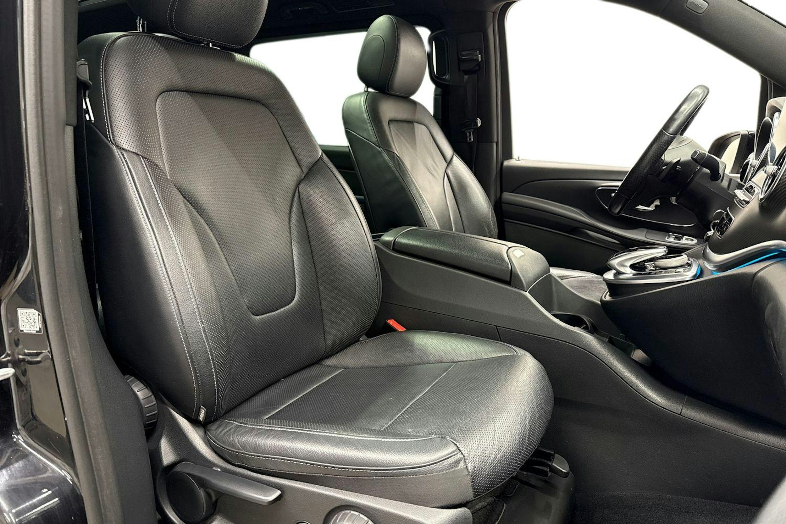 musta Mercedes-Benz V 2016 kuva 11.