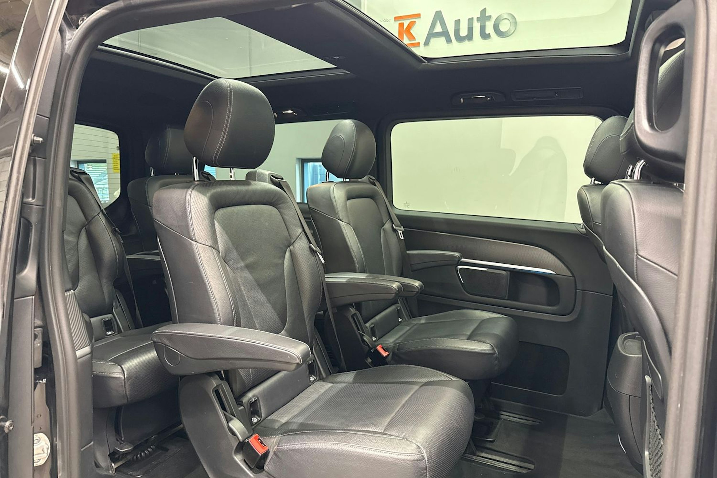 musta Mercedes-Benz V 2016 kuva 13.