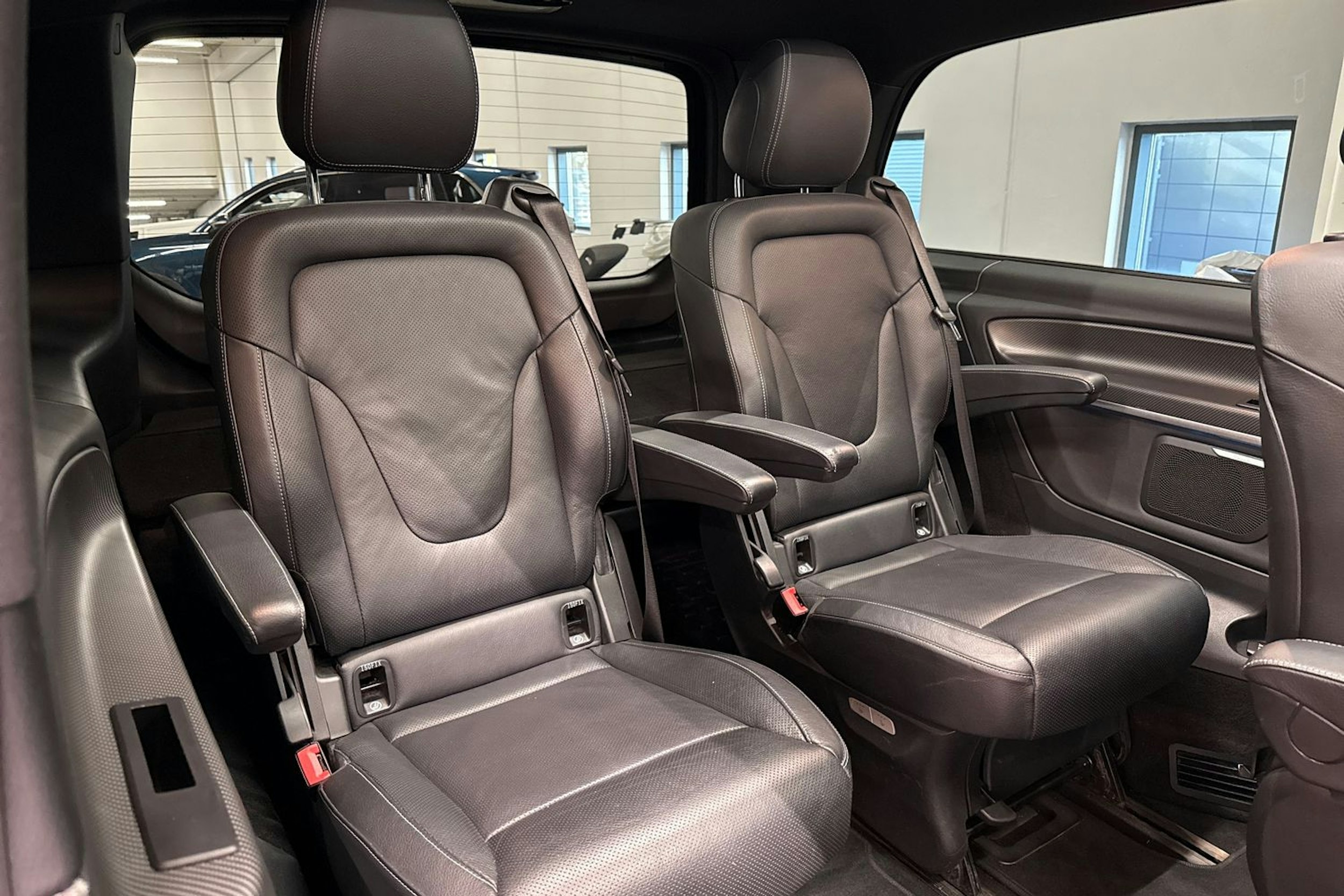 musta Mercedes-Benz V 2016 kuva 15.