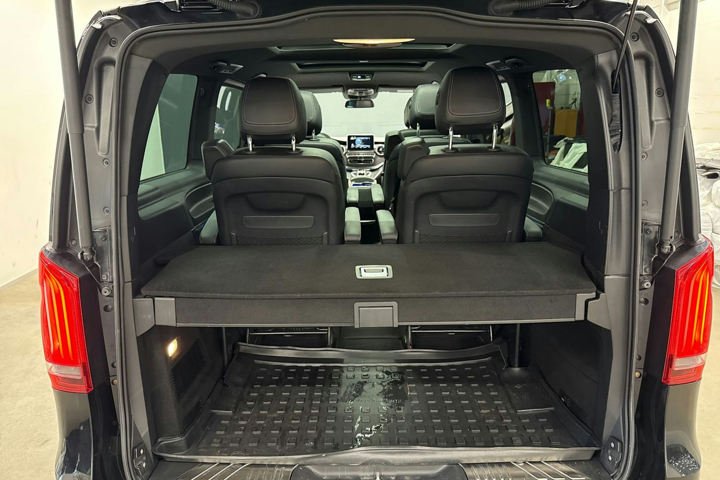 musta Mercedes-Benz V 2016 kuva 16.