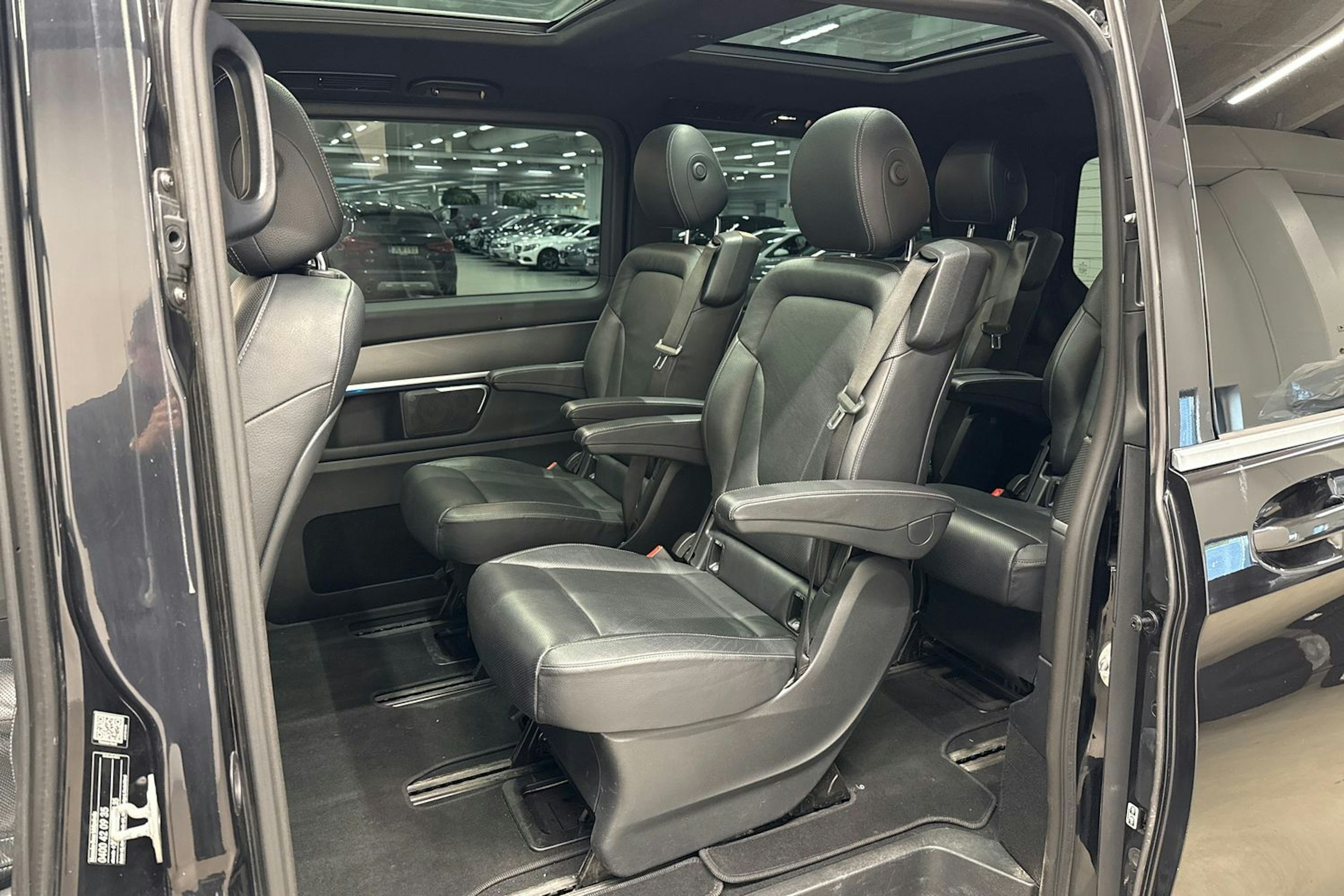 musta Mercedes-Benz V 2016 kuva 18.