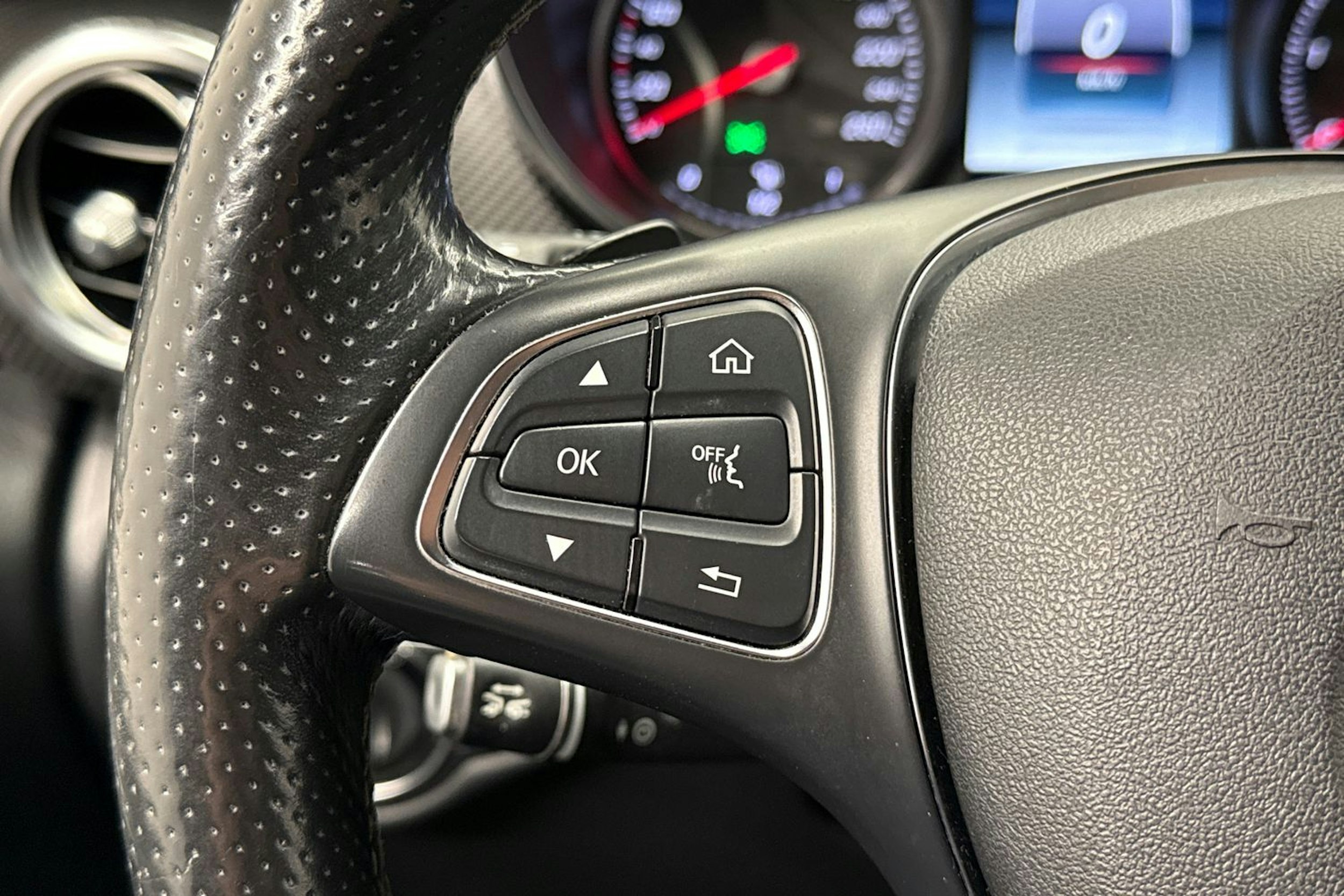 musta Mercedes-Benz V 2016 kuva 19.