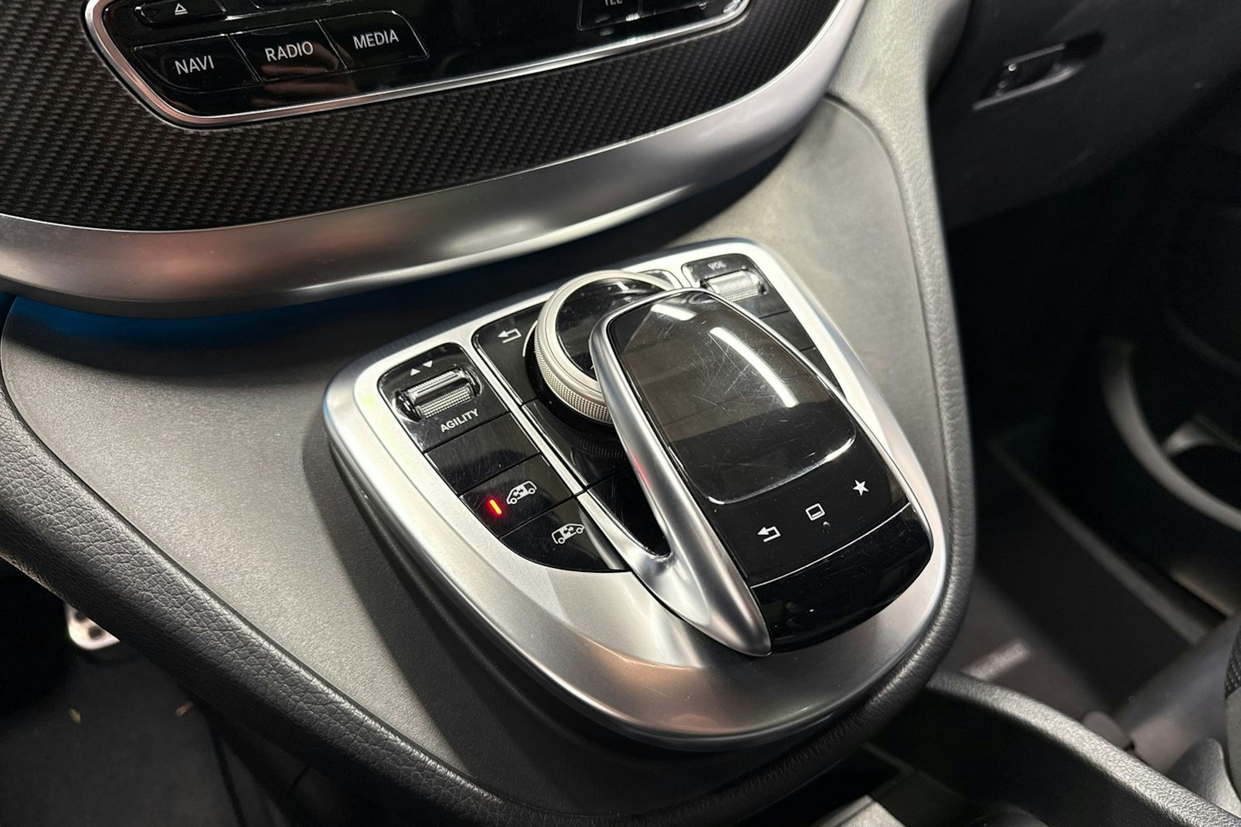 musta Mercedes-Benz V 2016 kuva 27.