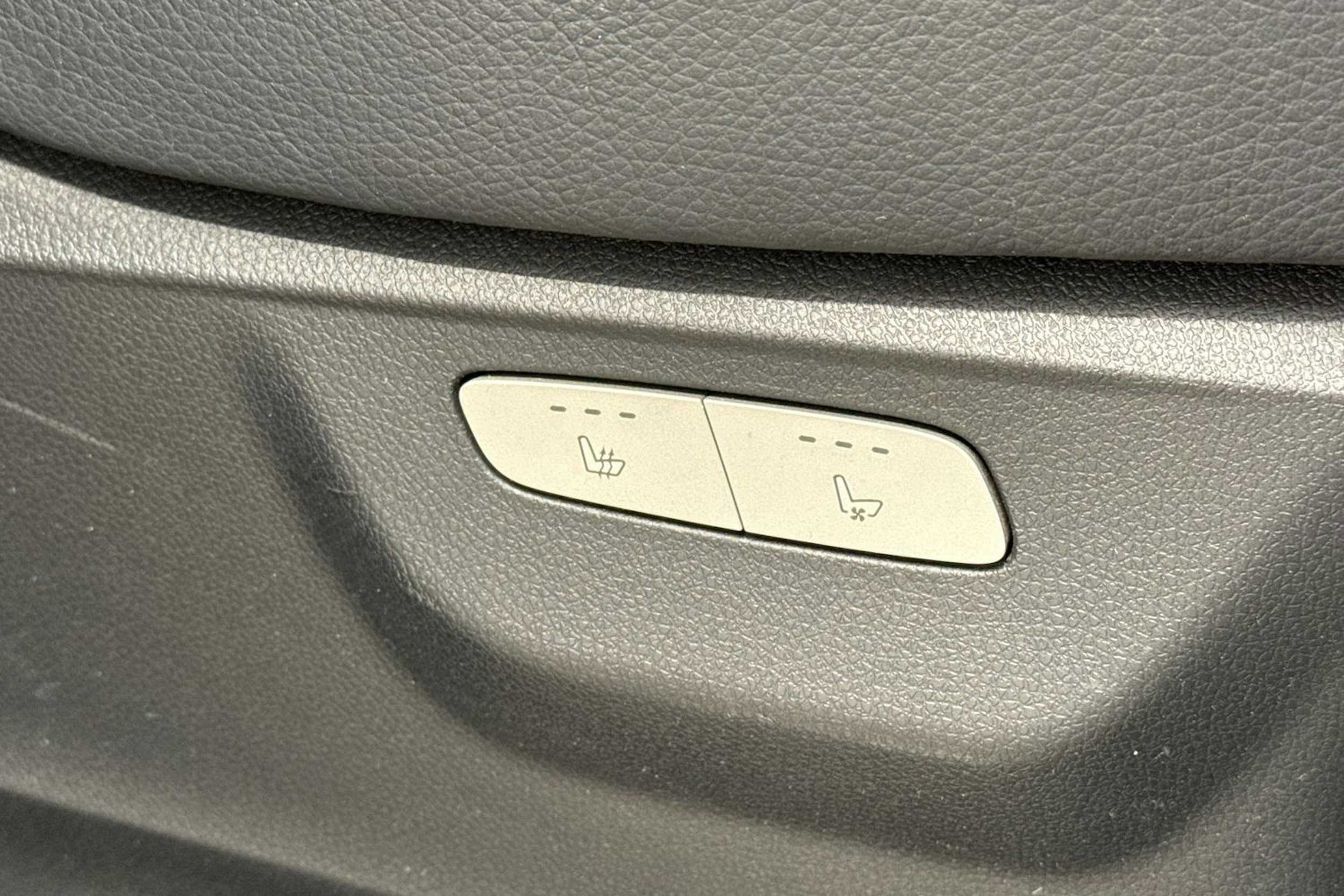 musta Mercedes-Benz V 2016 kuva 31.