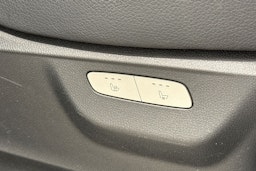 musta Mercedes-Benz V 2016 kuva 31.