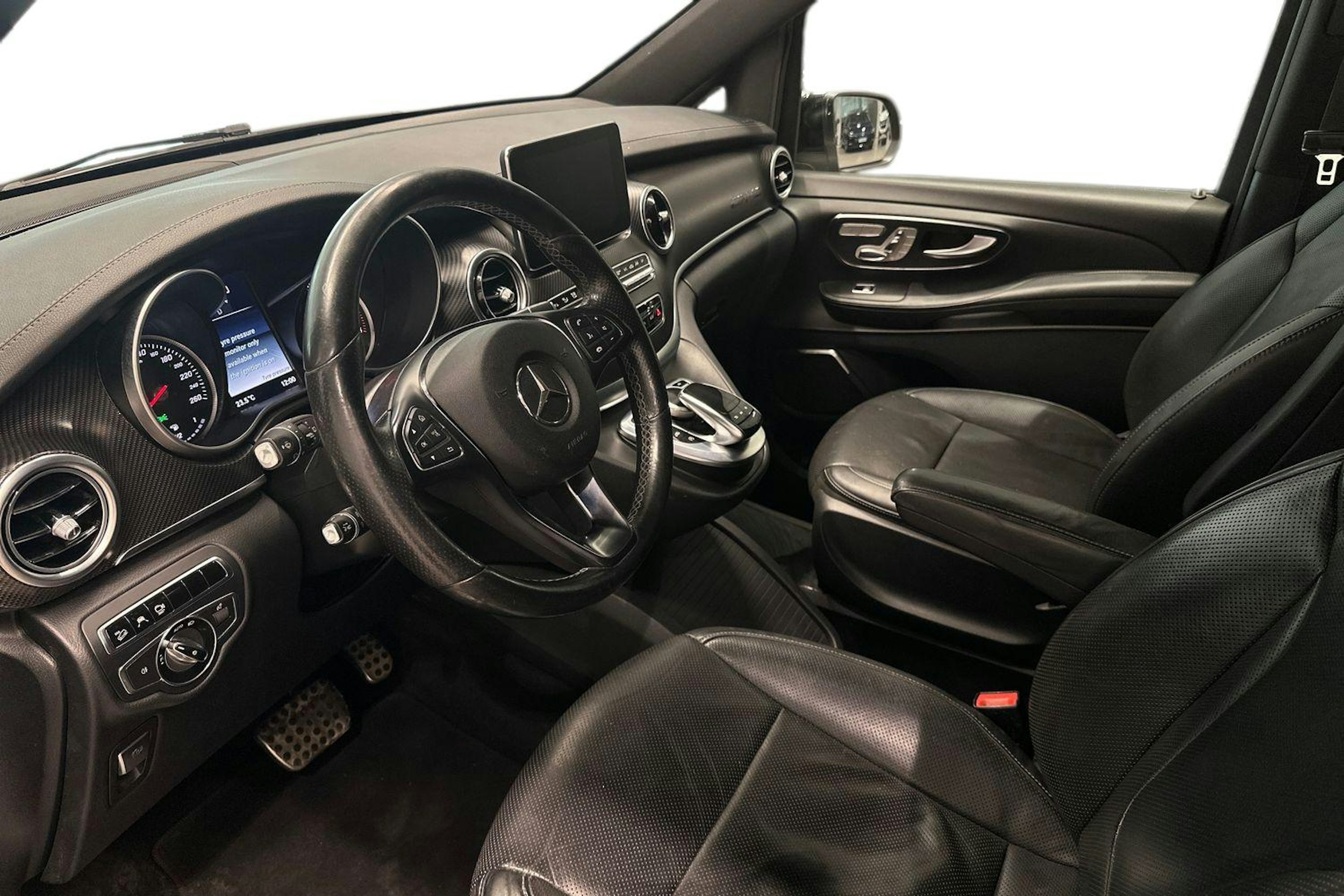 Musta Mercedes-Benz V 2016 kuva 7.