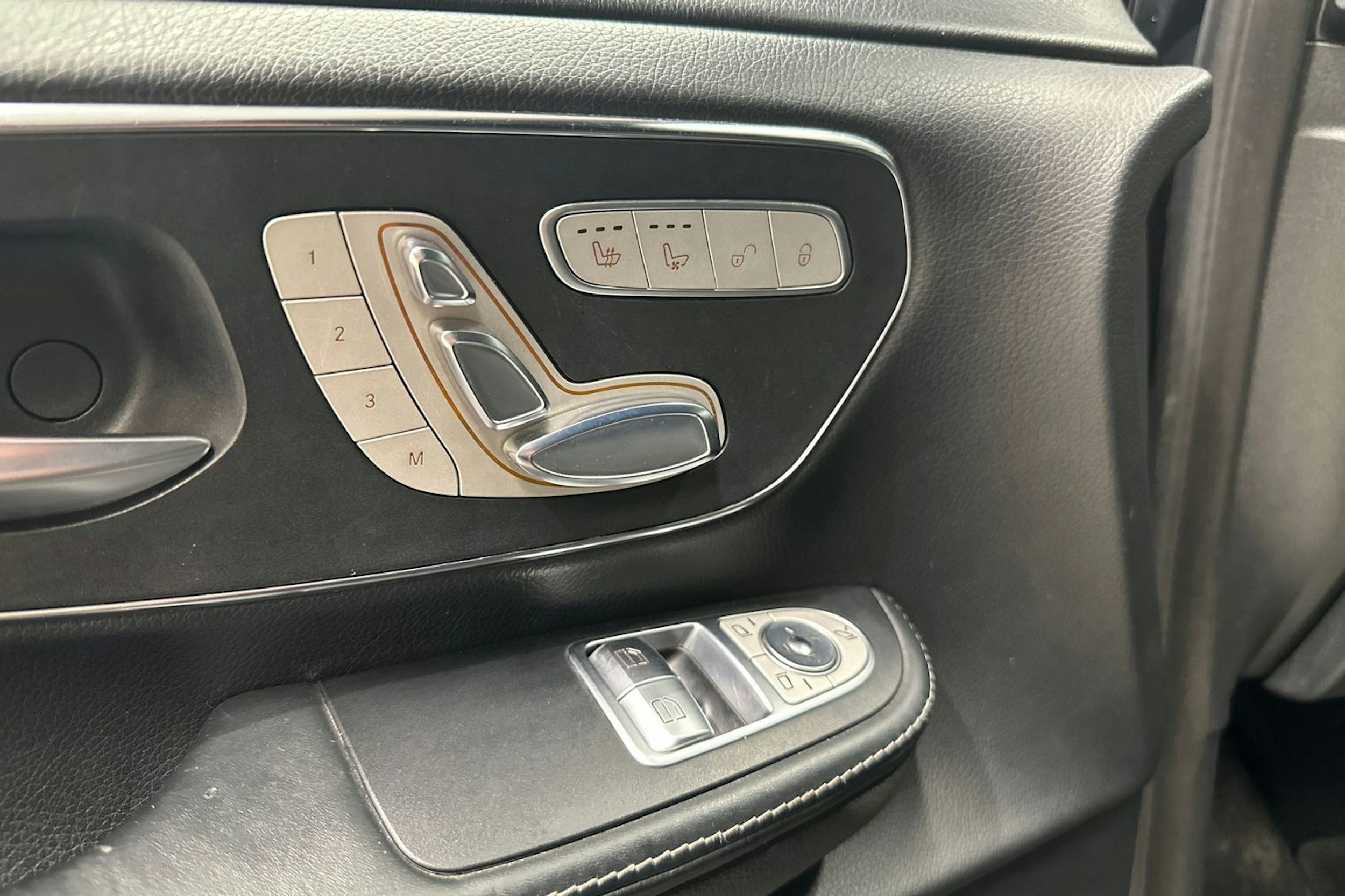 Musta Mercedes-Benz V 2016 kuva 14.