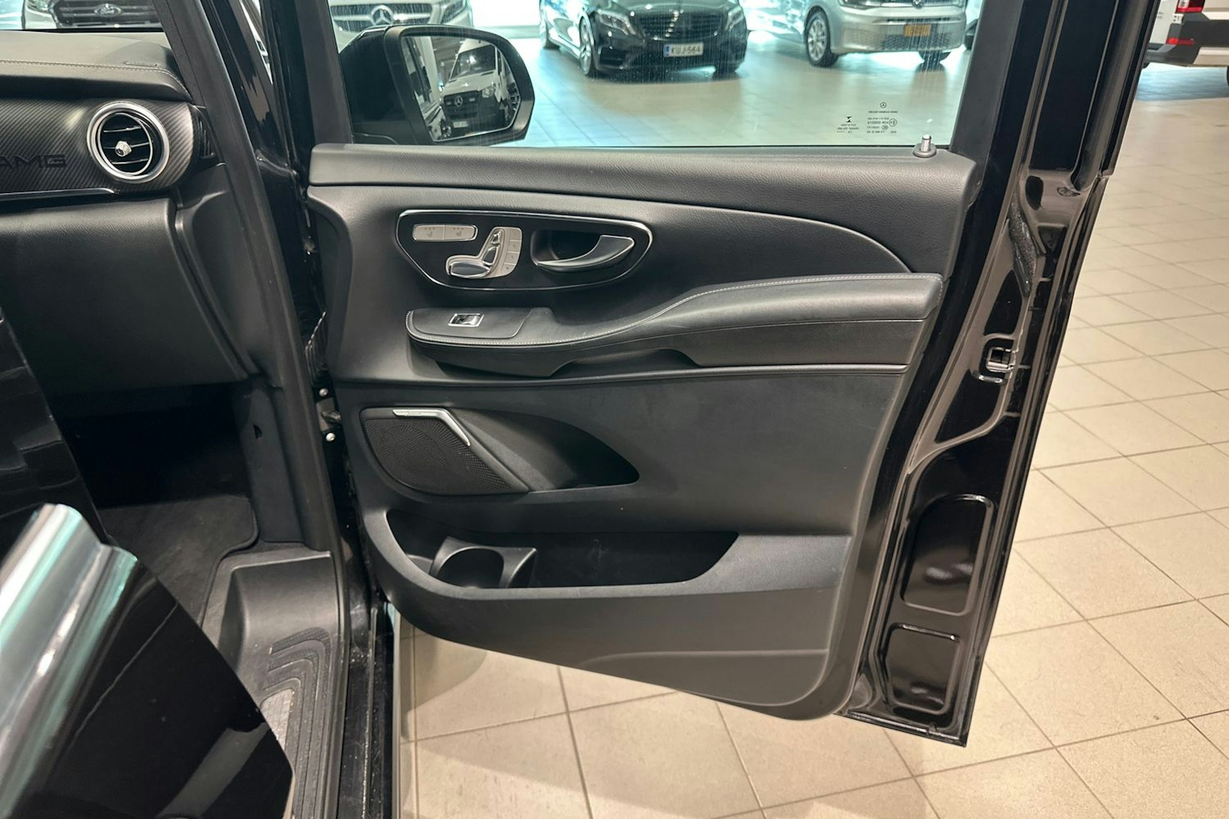 Musta Mercedes-Benz V 2016 kuva 28.