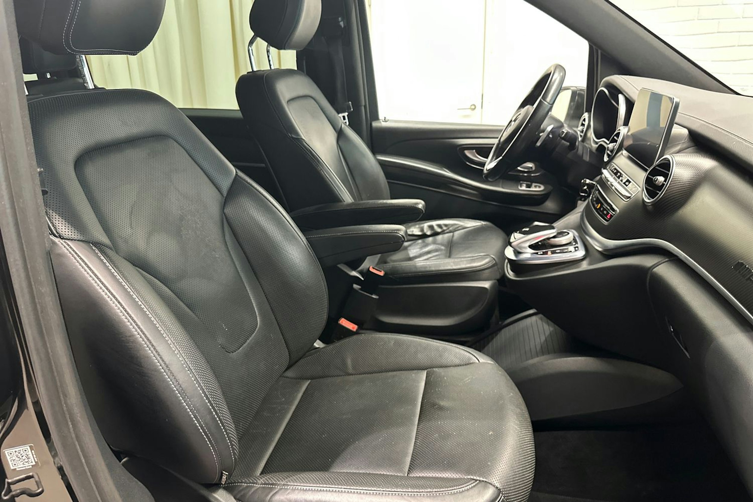 Musta Mercedes-Benz V 2016 kuva 29.