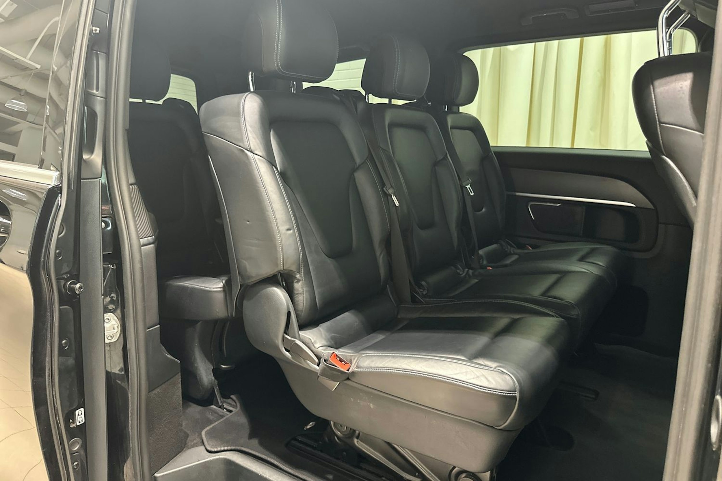 Musta Mercedes-Benz V 2016 kuva 30.
