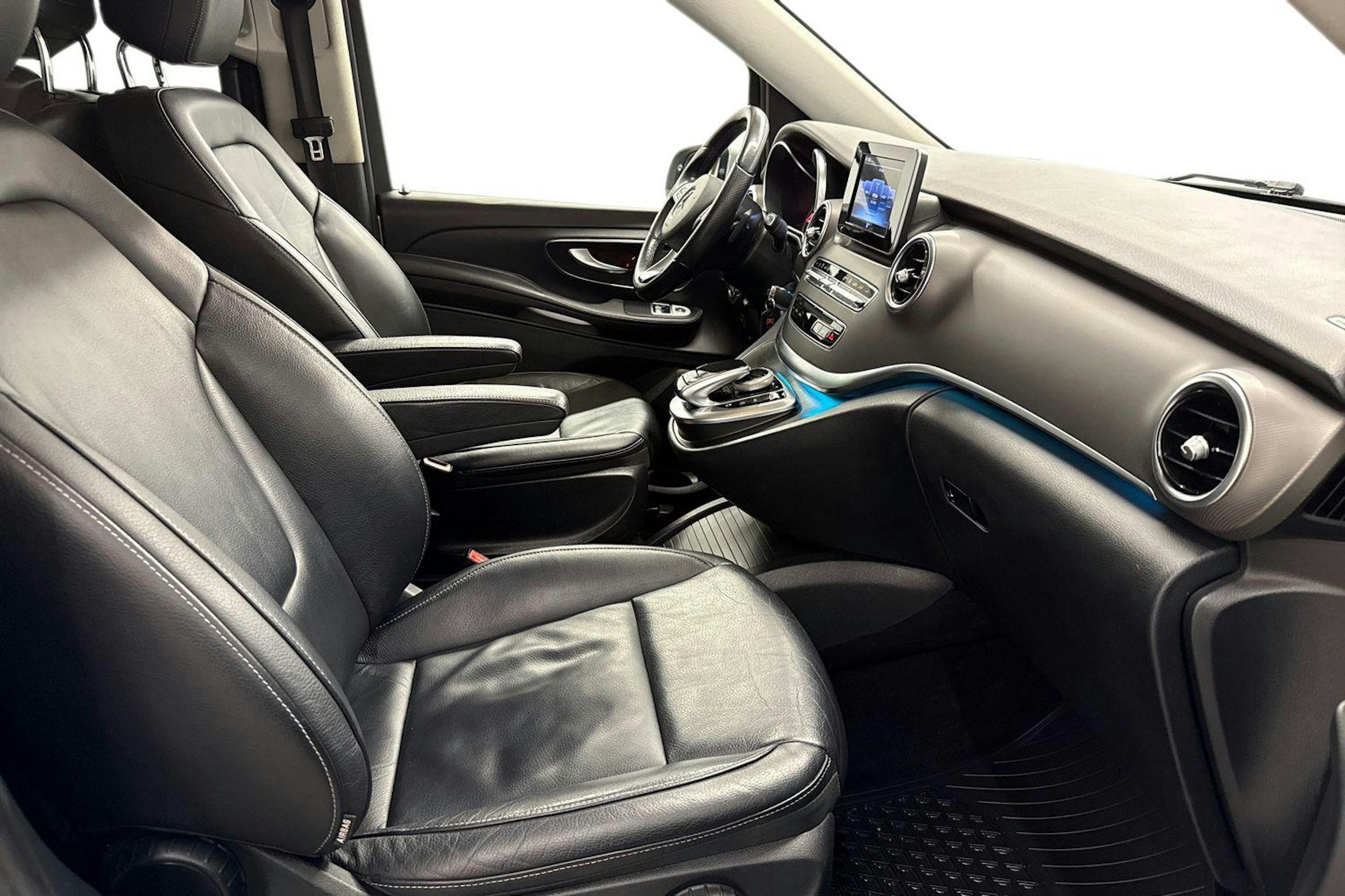 hopea Mercedes-Benz V 2016 kuva 9.