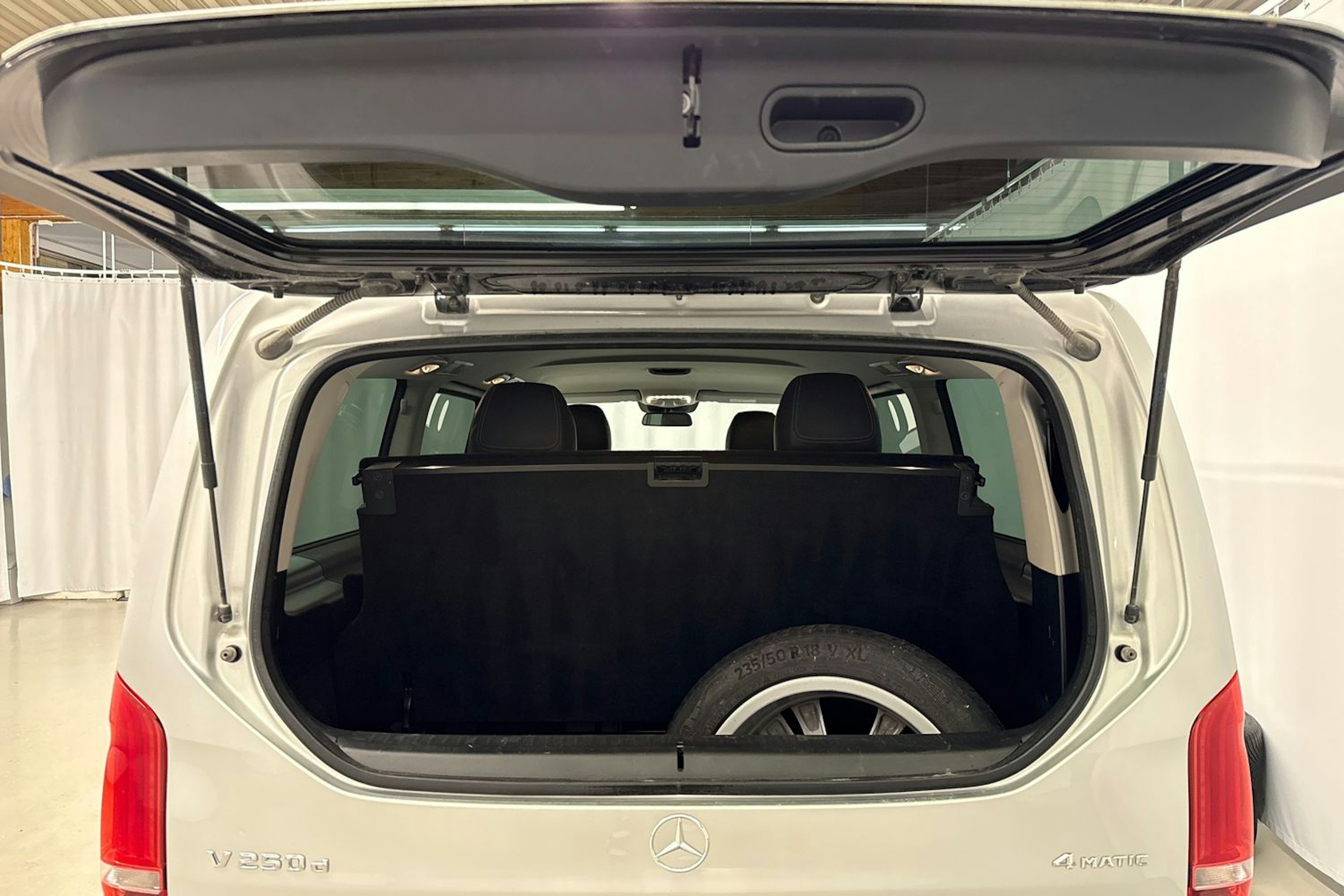 hopea Mercedes-Benz V 2016 kuva 26.