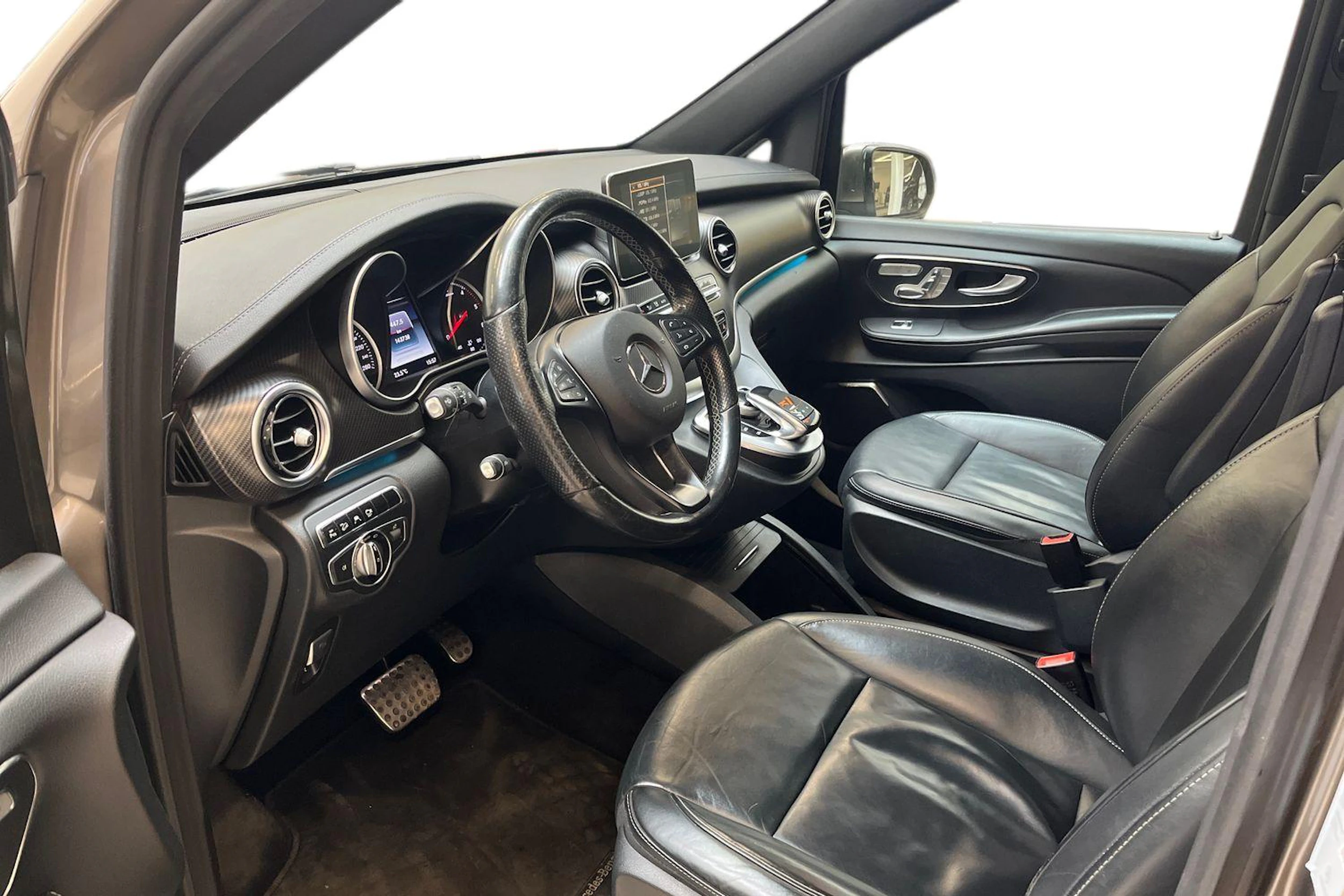 ruskea (beige) Mercedes-Benz V 2016 kuva 3.