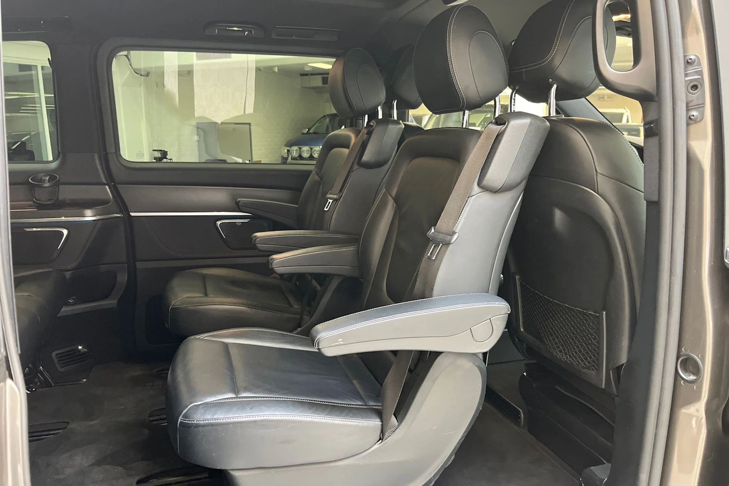 ruskea (beige) Mercedes-Benz V 2016 kuva 13.
