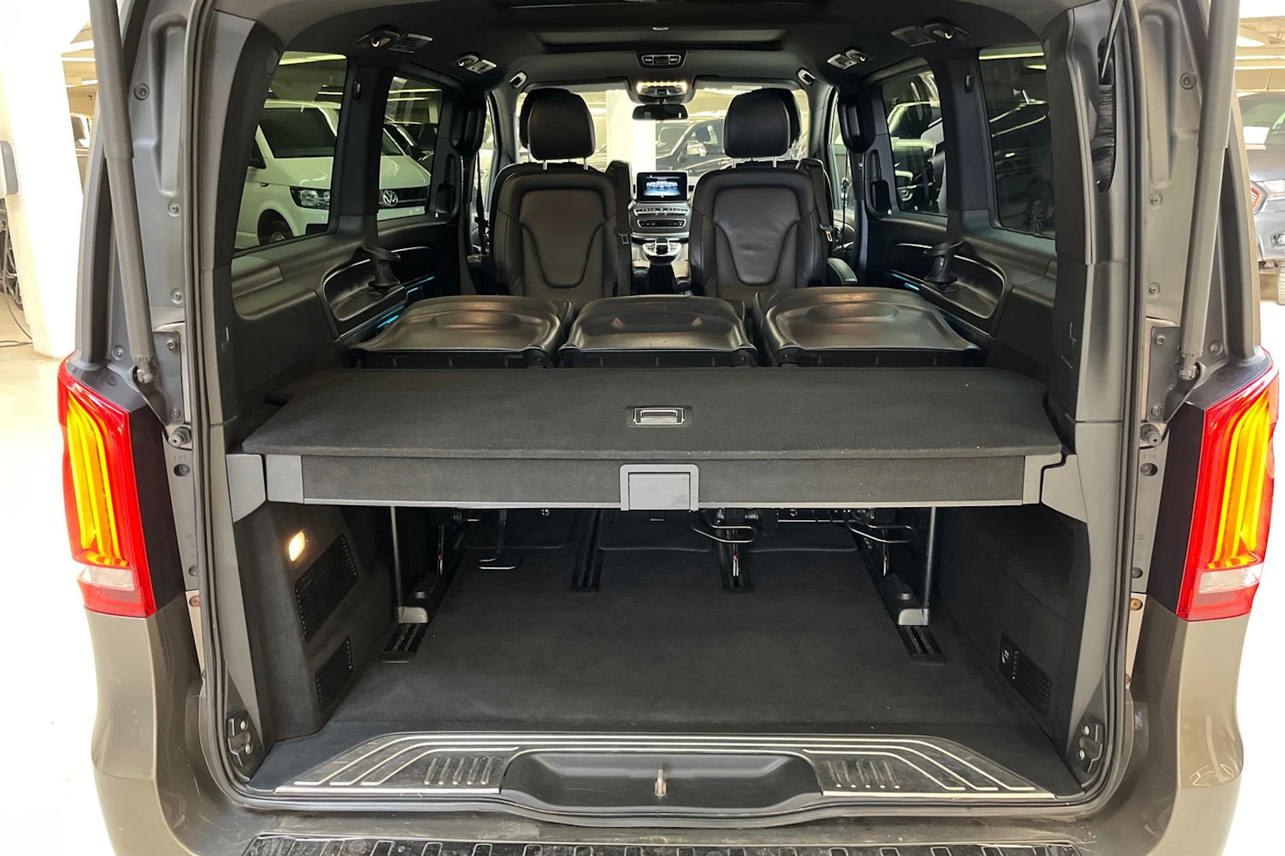 ruskea (beige) Mercedes-Benz V 2016 kuva 16.