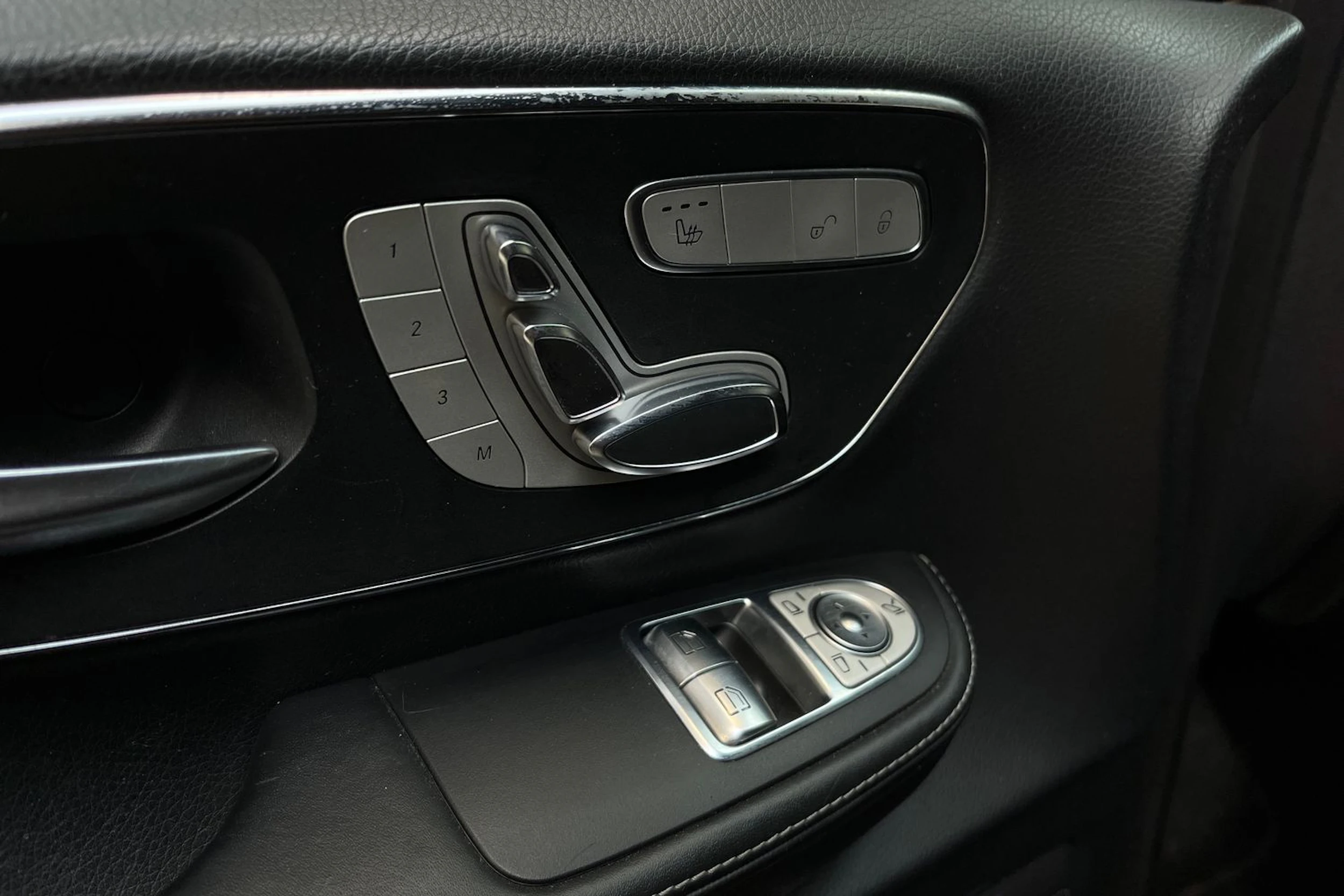 ruskea (beige) Mercedes-Benz V 2016 kuva 22.