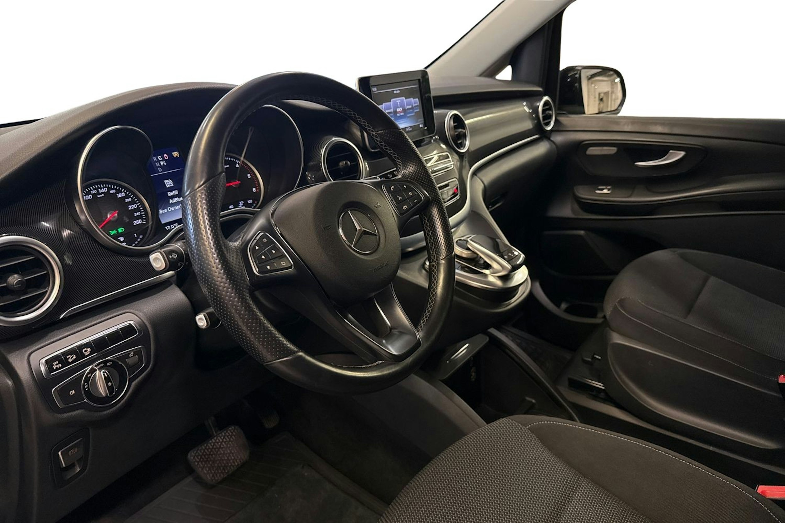 musta Mercedes-Benz V 2016 kuva 7.