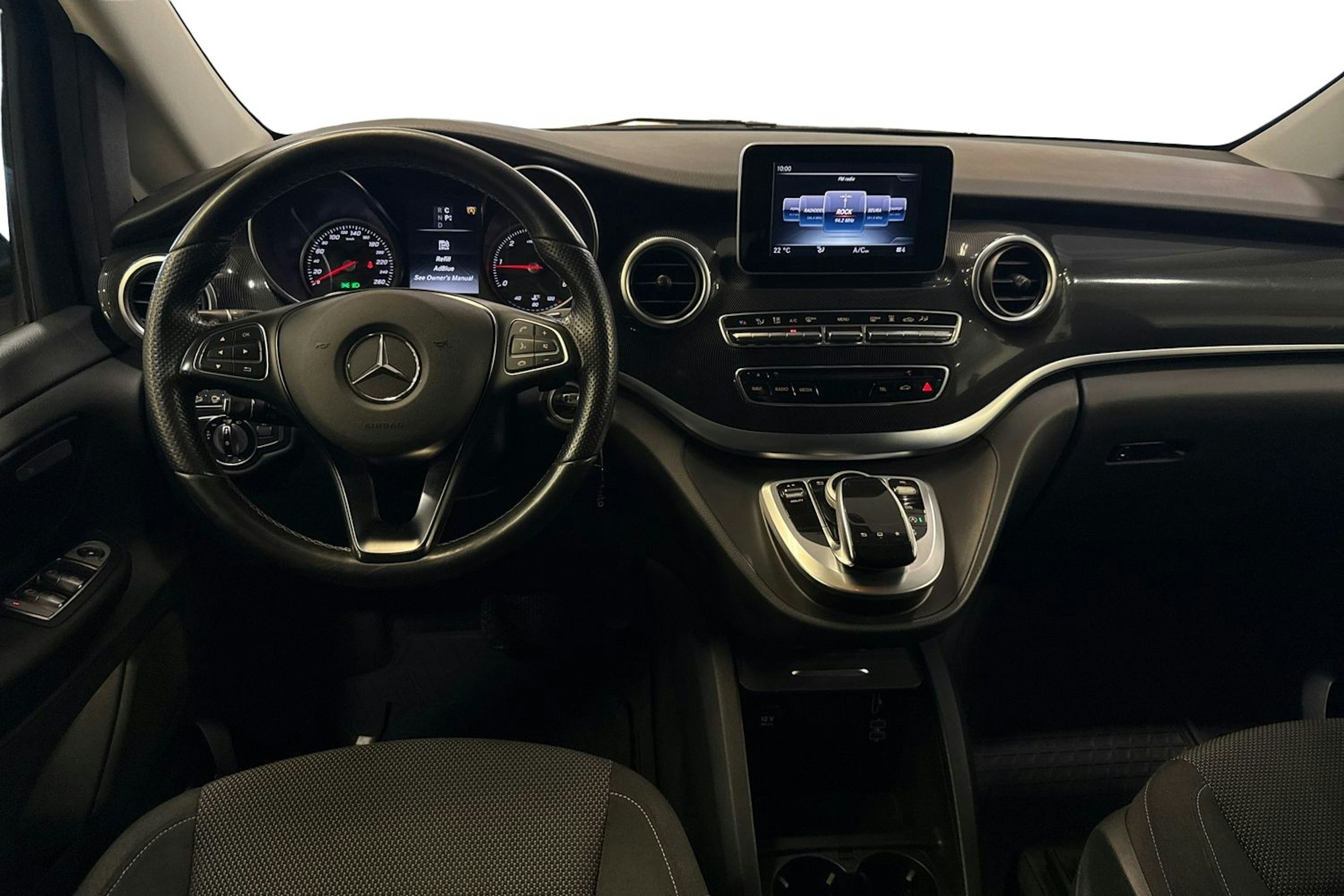 musta Mercedes-Benz V 2016 kuva 9.