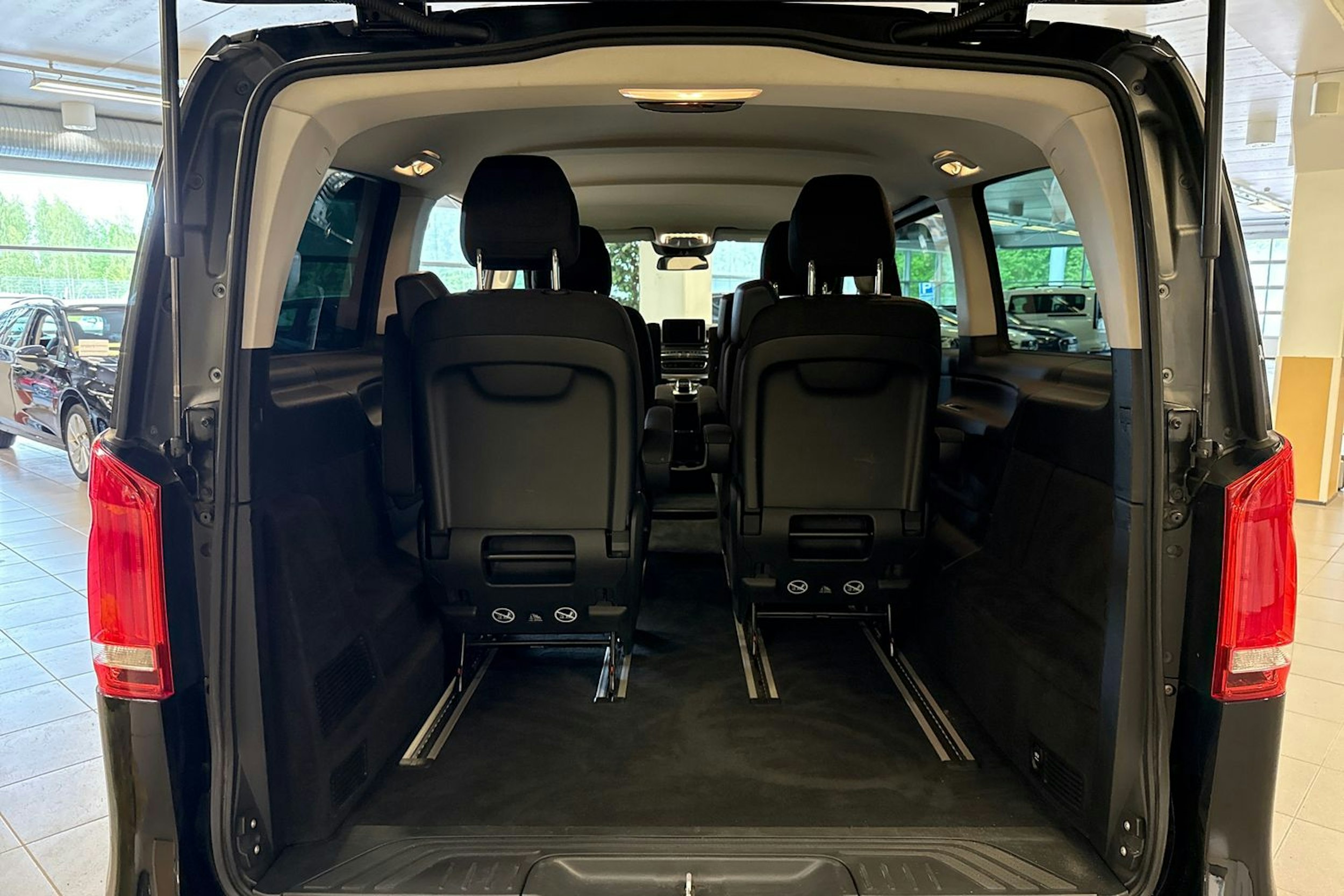musta Mercedes-Benz V 2016 kuva 13.
