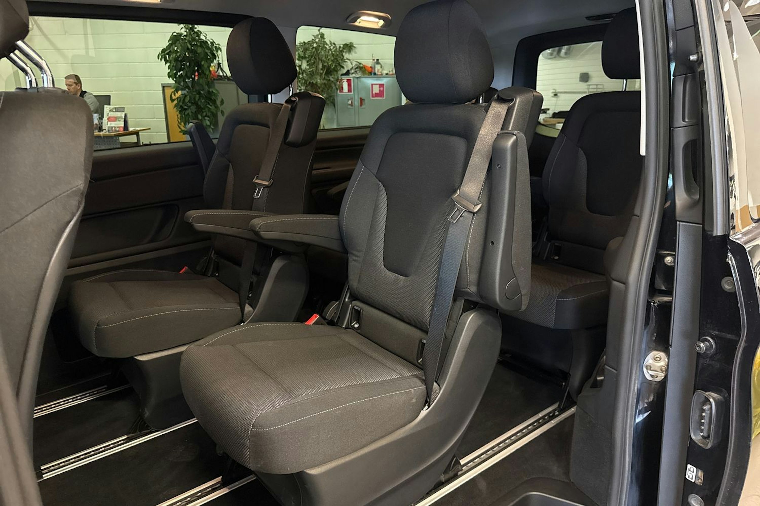 musta Mercedes-Benz V 2016 kuva 14.