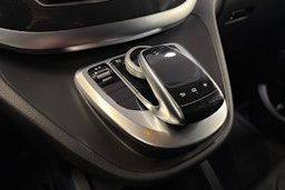 musta Mercedes-Benz V 2016 kuva 22.