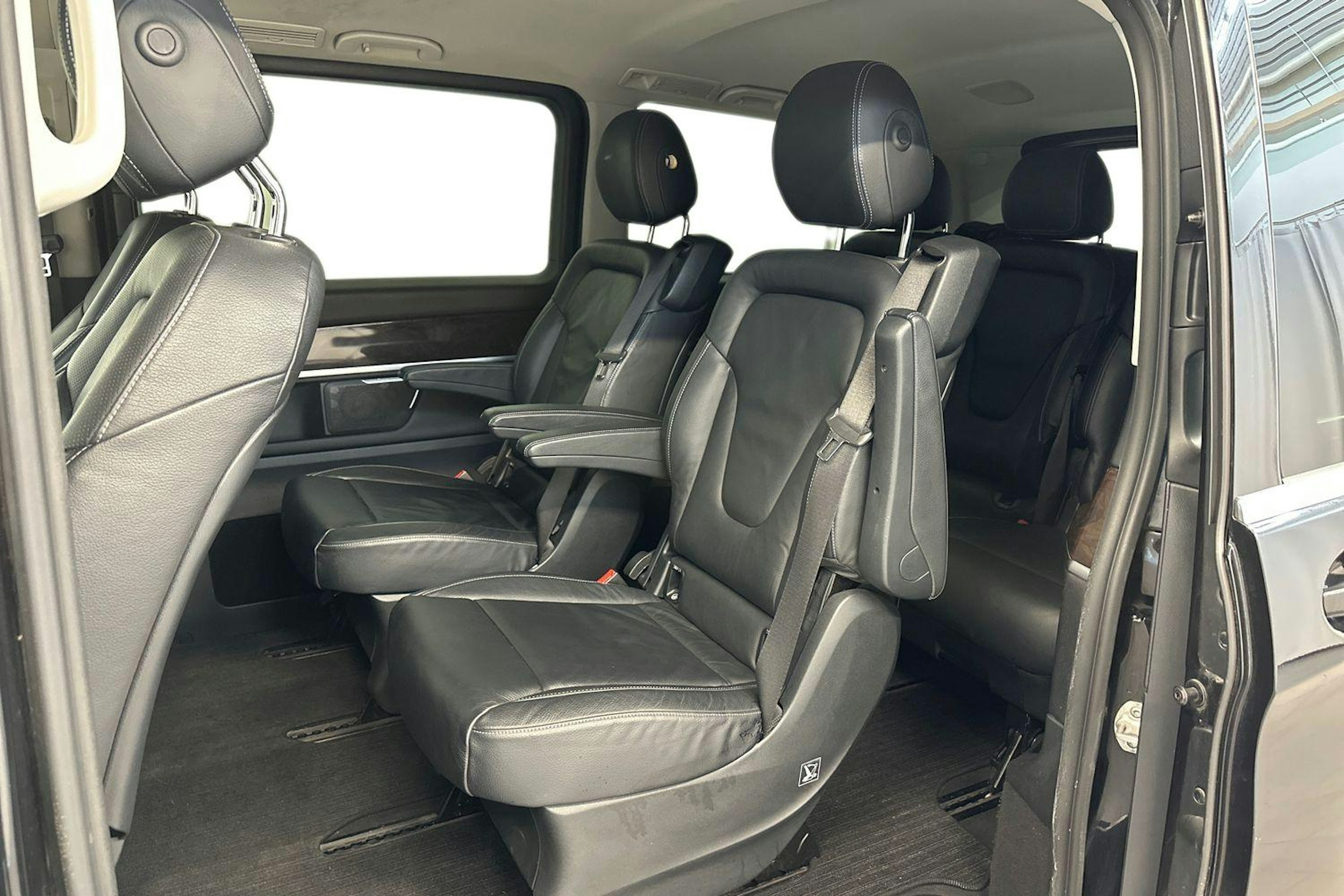 musta Mercedes-Benz V 2016 kuva 10.