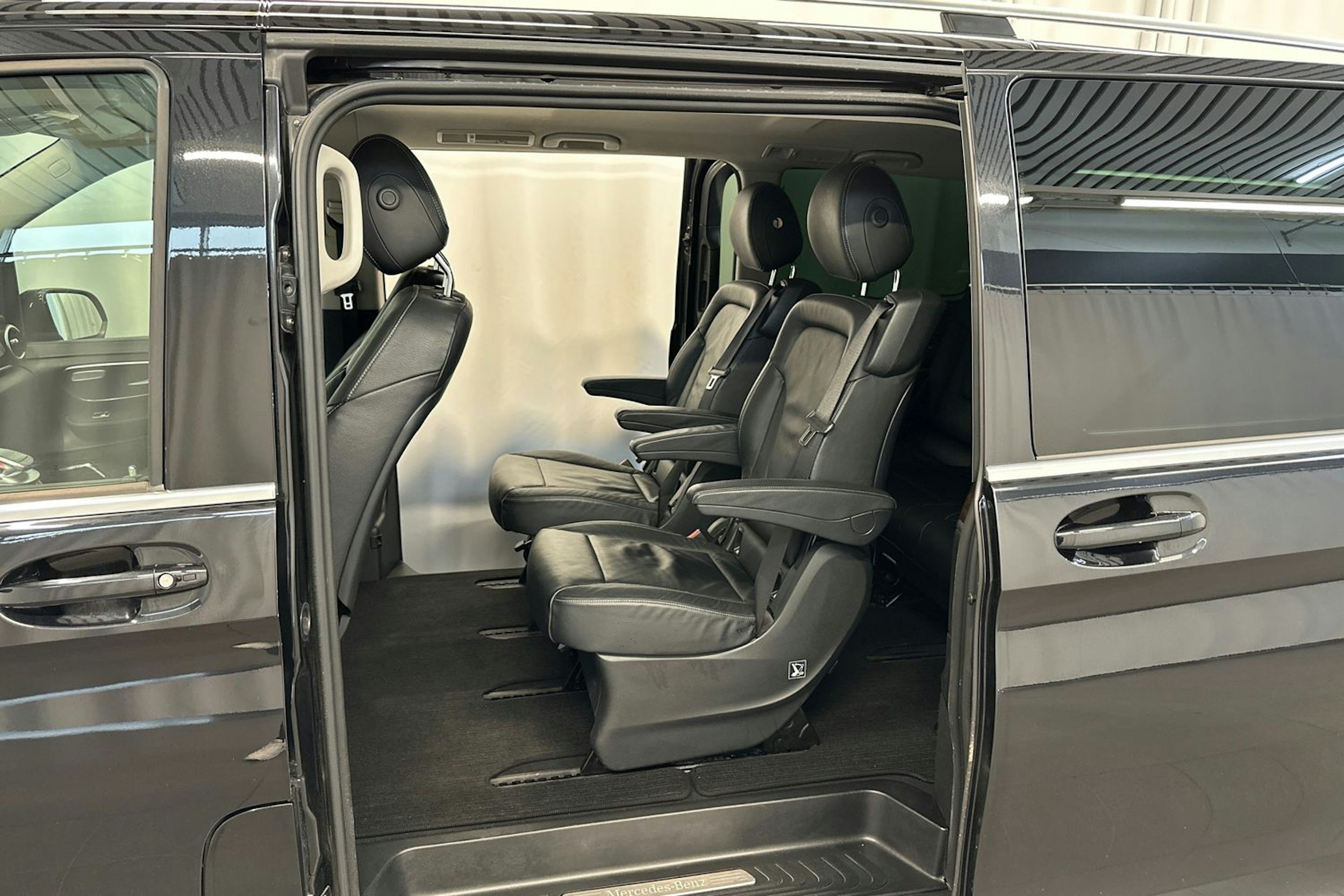 musta Mercedes-Benz V 2016 kuva 17.