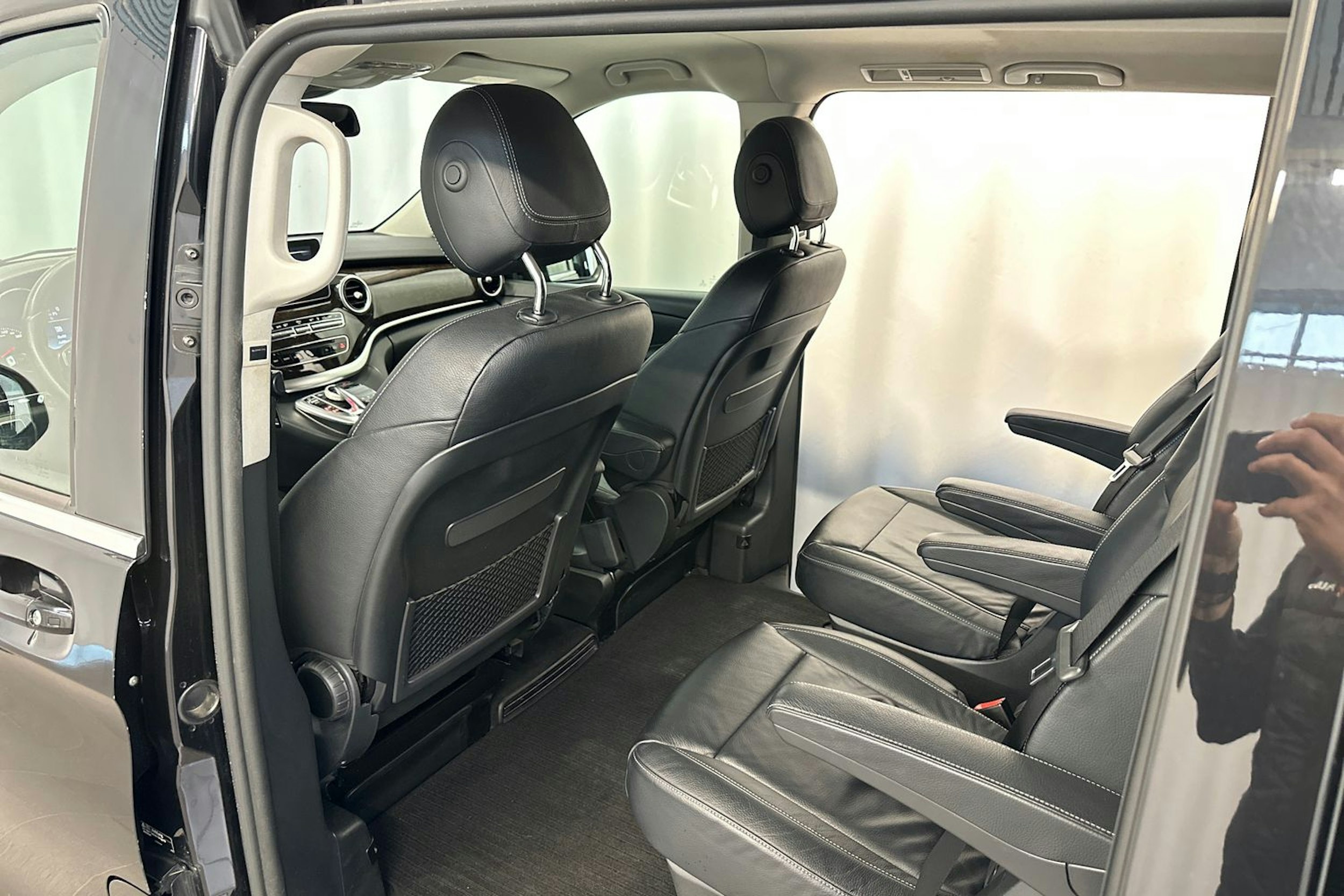 musta Mercedes-Benz V 2016 kuva 18.