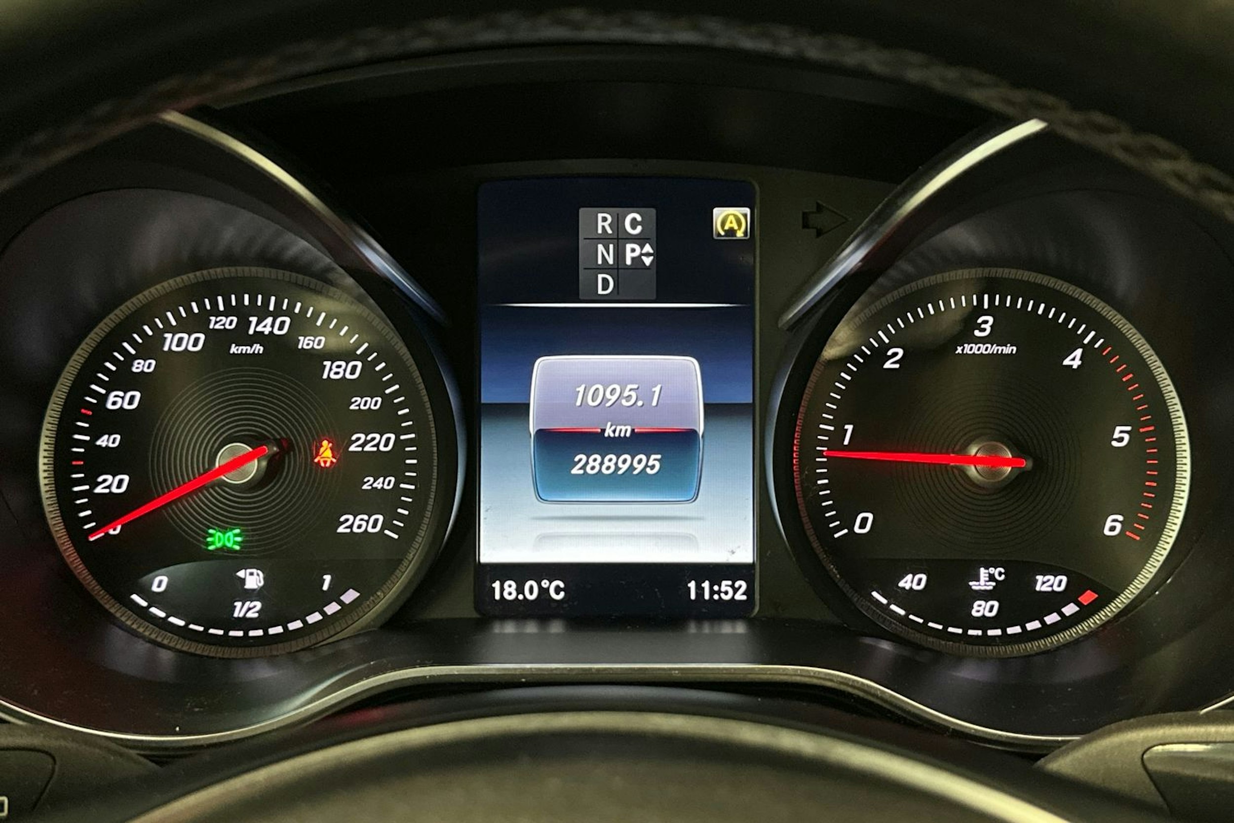 musta Mercedes-Benz V 2016 kuva 19.