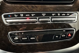musta Mercedes-Benz V 2016 kuva 24.