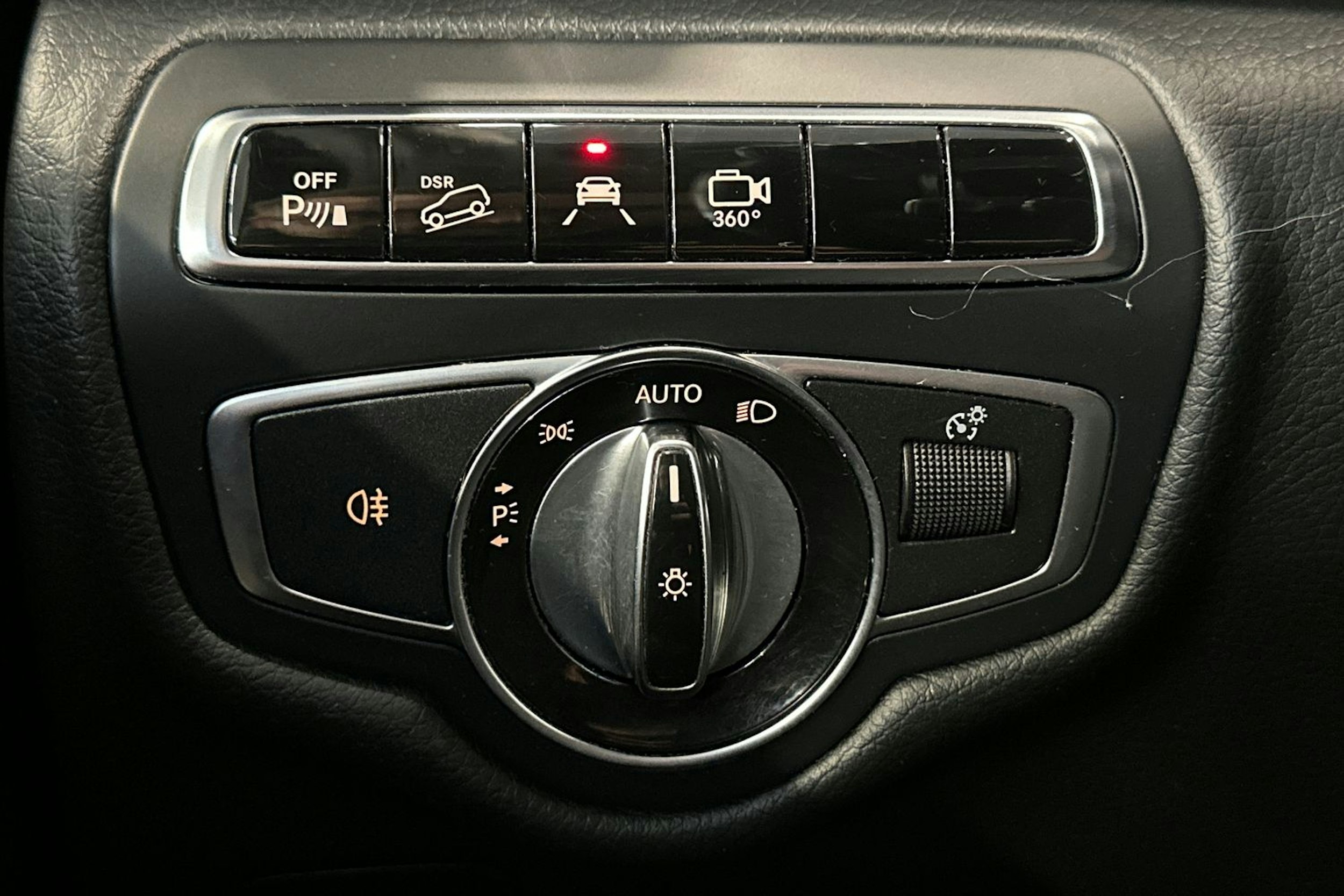 musta Mercedes-Benz V 2016 kuva 29.