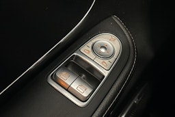 musta Mercedes-Benz V 2016 kuva 31.
