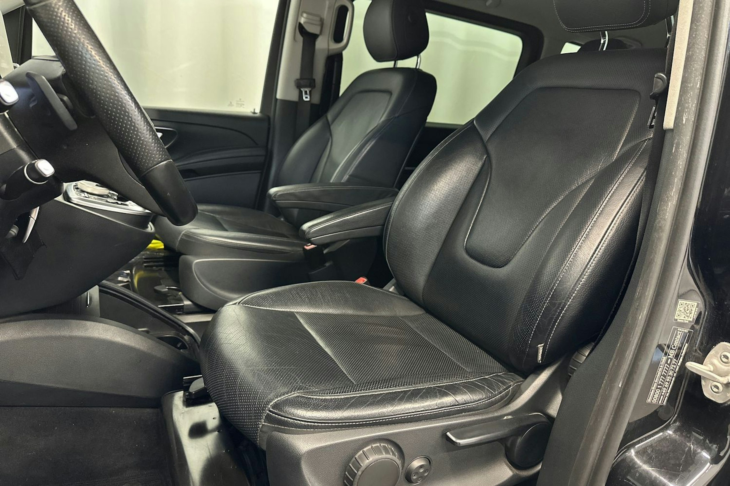 musta Mercedes-Benz V 2016 kuva 35.