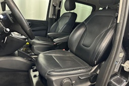 musta Mercedes-Benz V 2016 kuva 35.